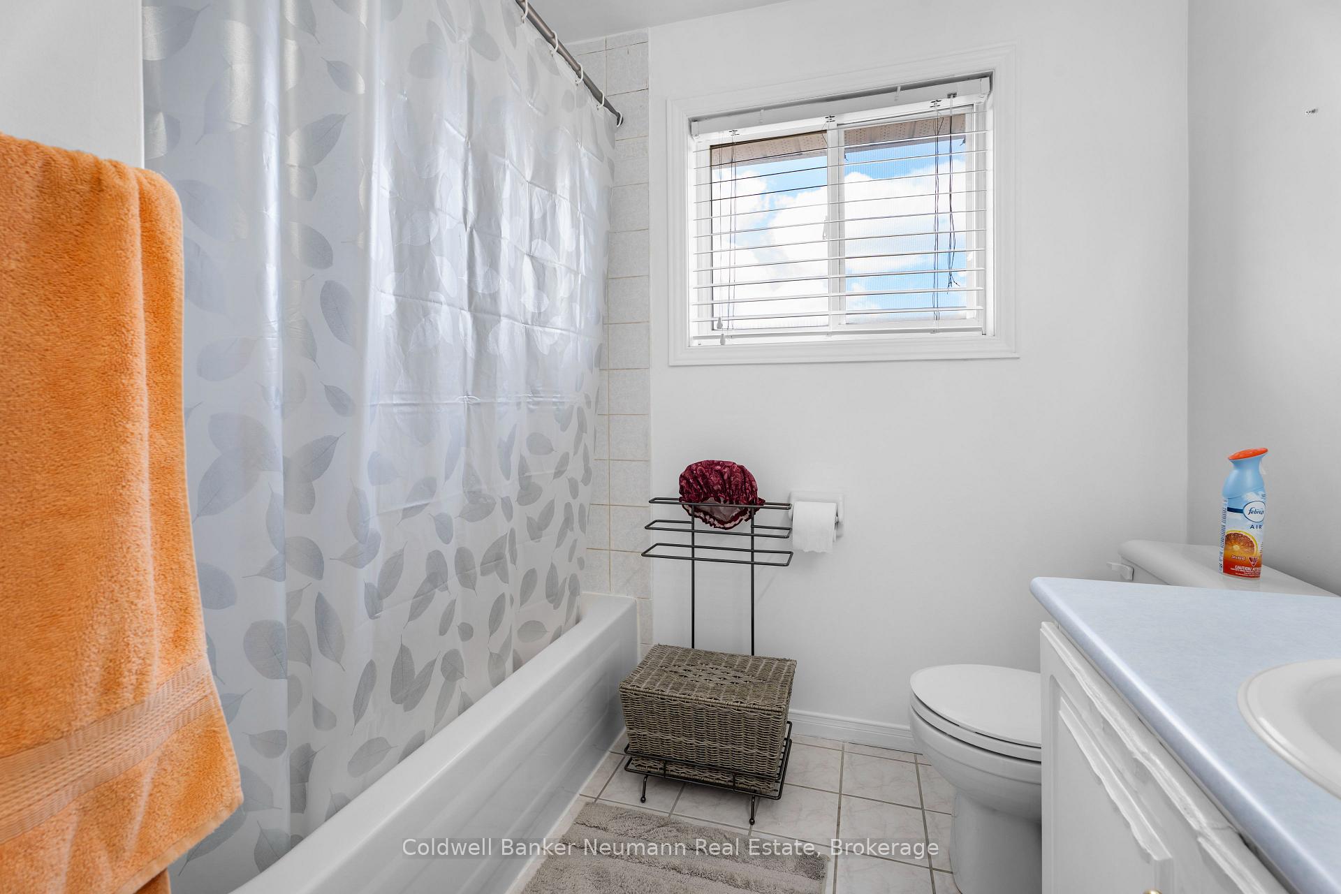 Photo 27 of 282 Imperial Road S, Guelph, Willow West/Sugarbush/West Acres — HOMEH