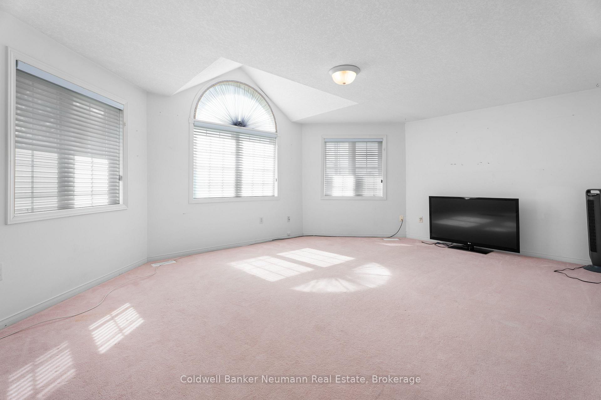 Photo 28 of 282 Imperial Road S, Guelph, Willow West/Sugarbush/West Acres — HOMEH