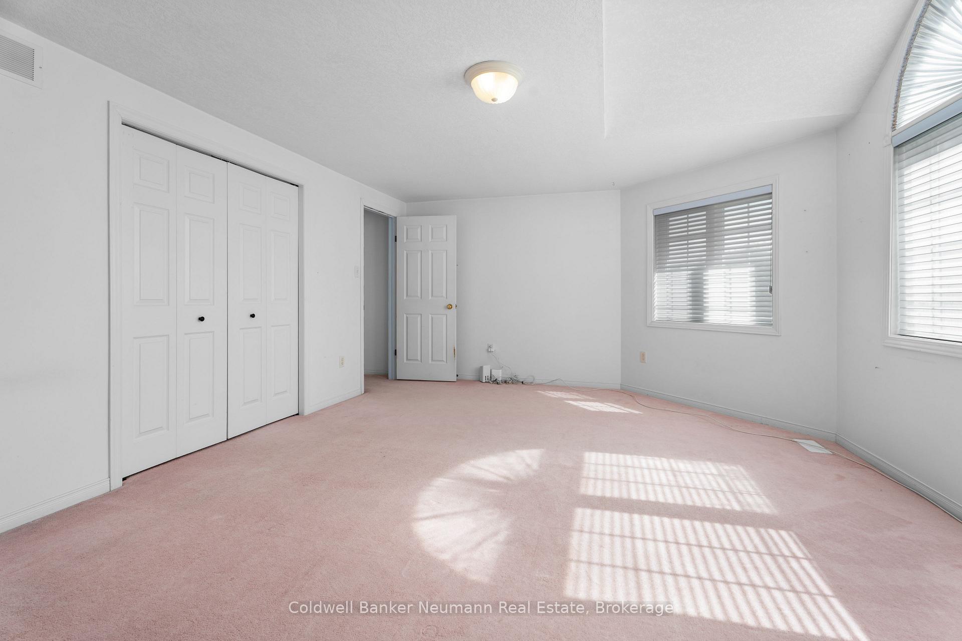 Photo 29 of 282 Imperial Road S, Guelph, Willow West/Sugarbush/West Acres — HOMEH