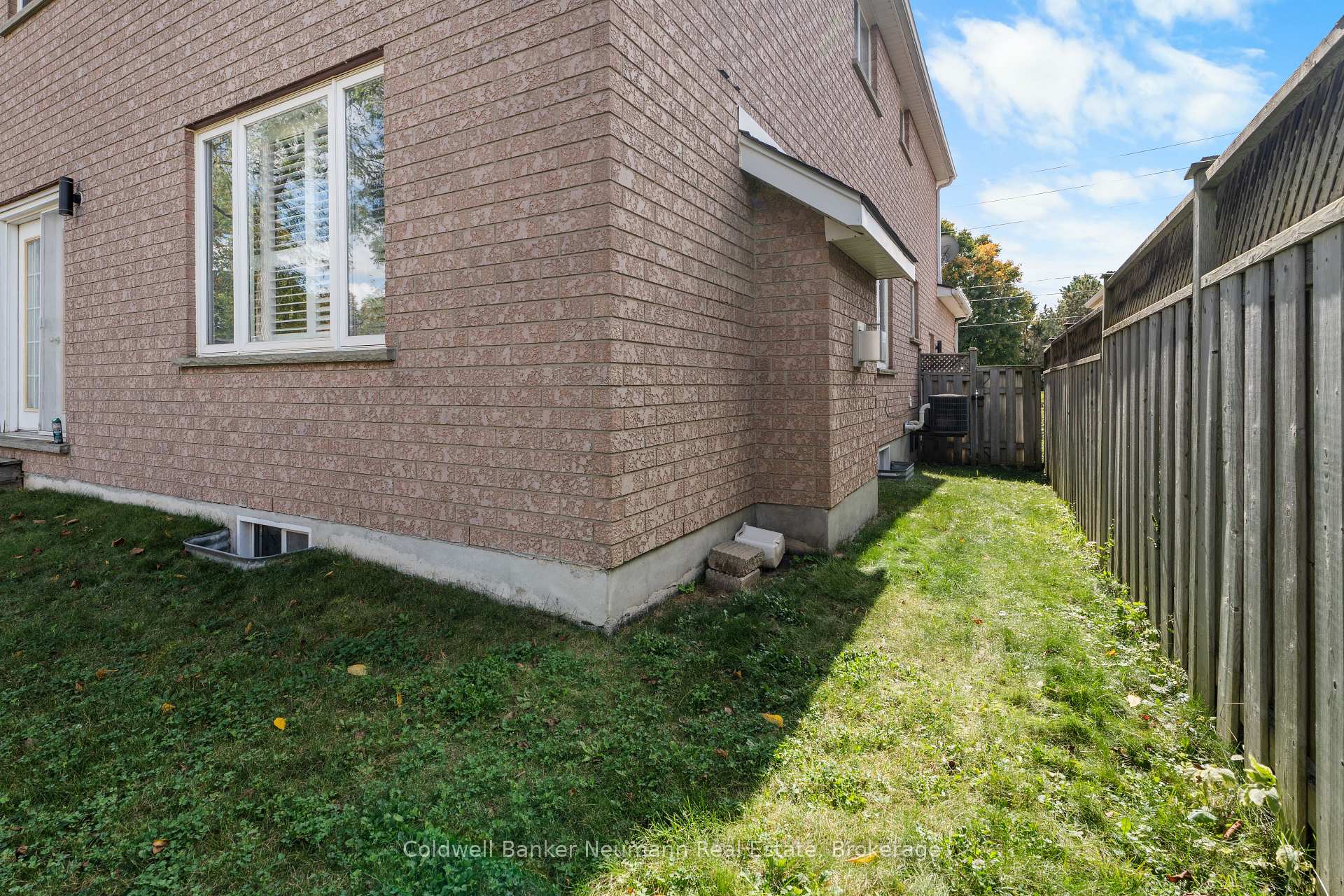 Photo 35 of 282 Imperial Road S, Guelph, Willow West/Sugarbush/West Acres — HOMEH