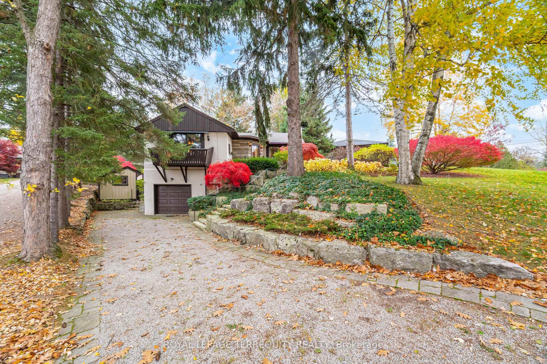 Photo 2 of 14 Avon Drive, Hamilton, Dundas — HOMEH