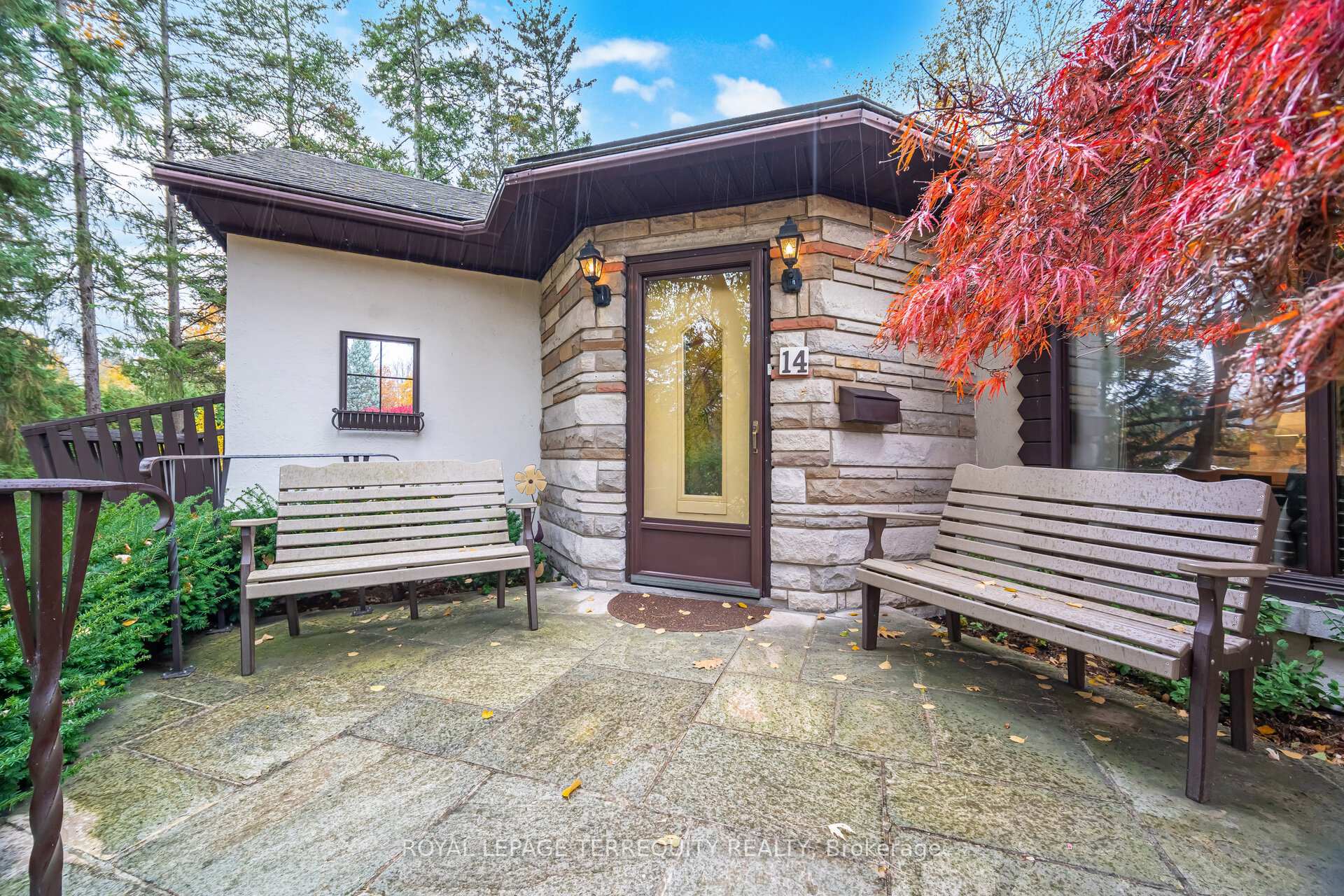 Photo 4 of 14 Avon Drive, Hamilton, Dundas — HOMEH