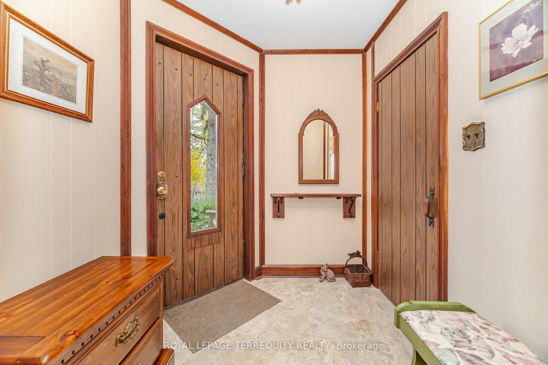 Photo 5 of 14 Avon Drive, Hamilton, Dundas — HOMEH