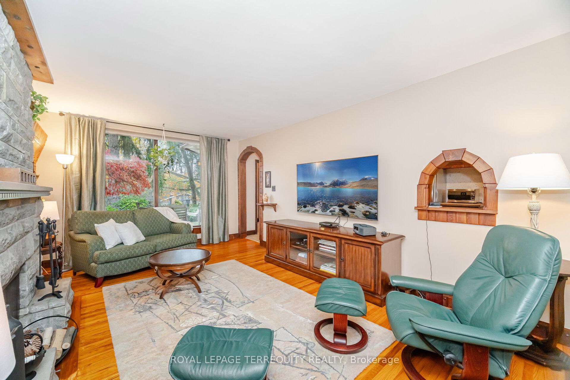 Photo 6 of 14 Avon Drive, Hamilton, Dundas — HOMEH