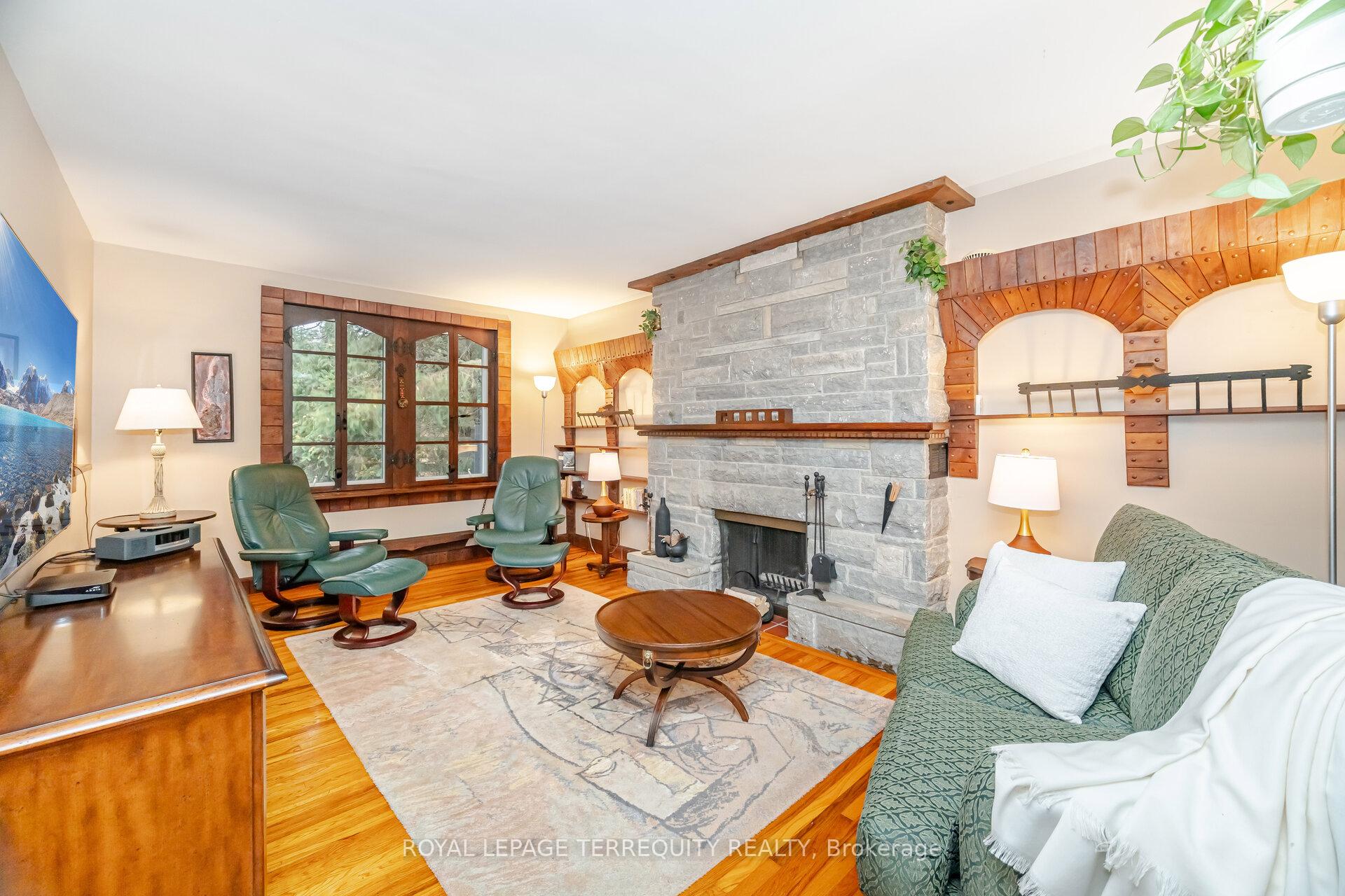Photo 7 of 14 Avon Drive, Hamilton, Dundas — HOMEH