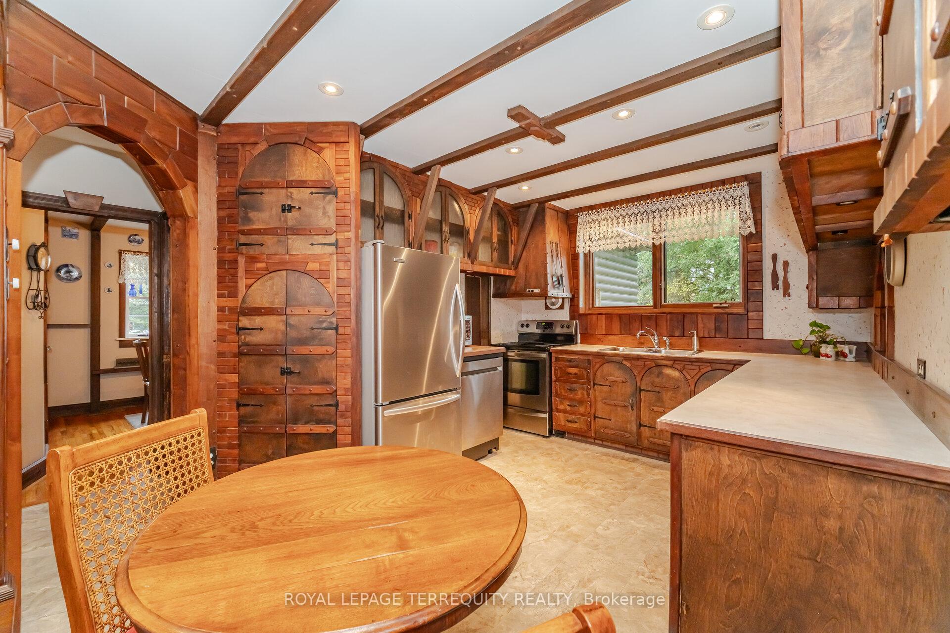 Photo 11 of 14 Avon Drive, Hamilton, Dundas — HOMEH