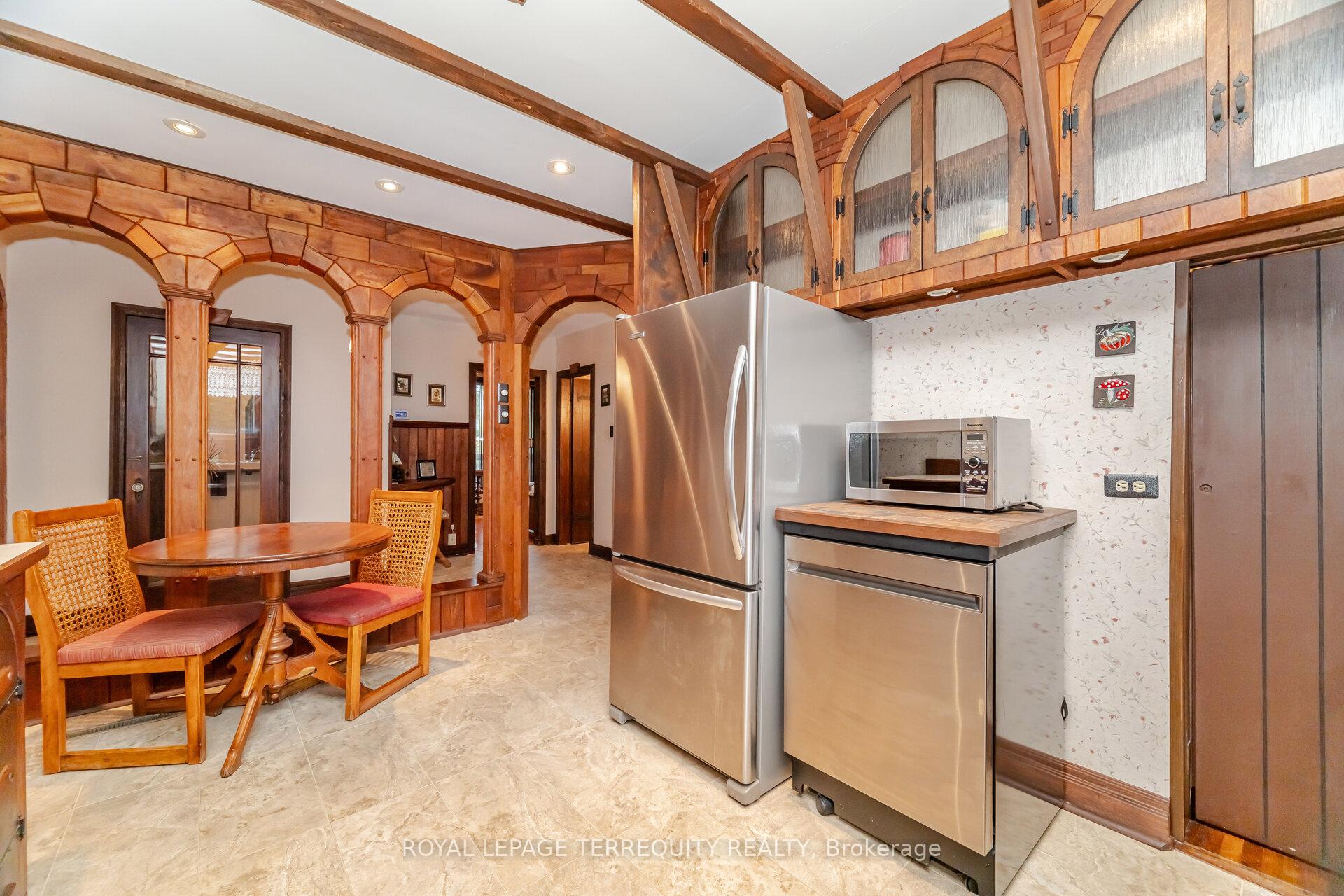Photo 12 of 14 Avon Drive, Hamilton, Dundas — HOMEH