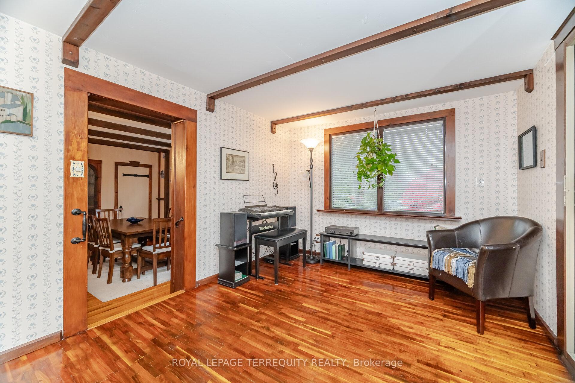 Photo 15 of 14 Avon Drive, Hamilton, Dundas — HOMEH