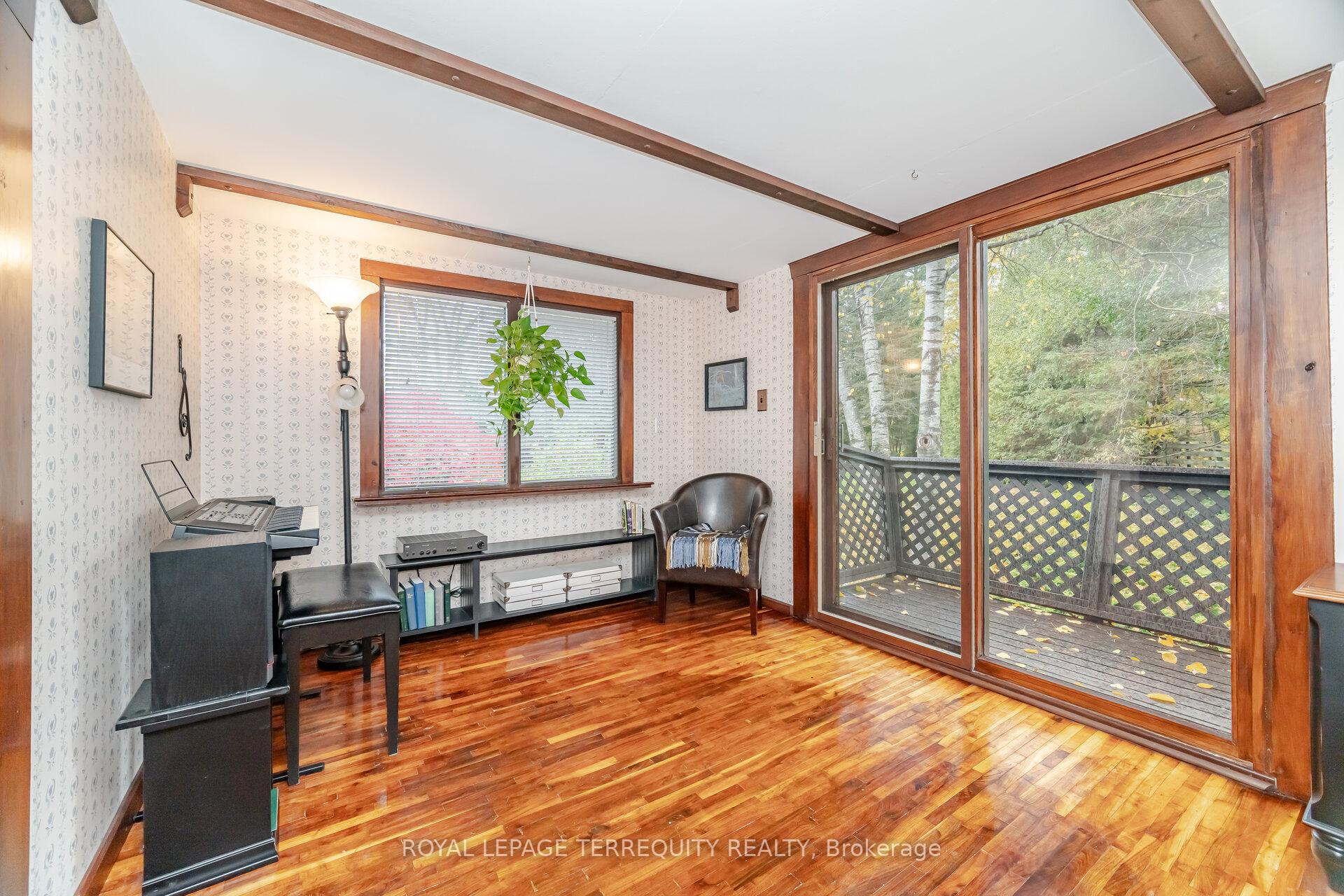 Photo 16 of 14 Avon Drive, Hamilton, Dundas — HOMEH