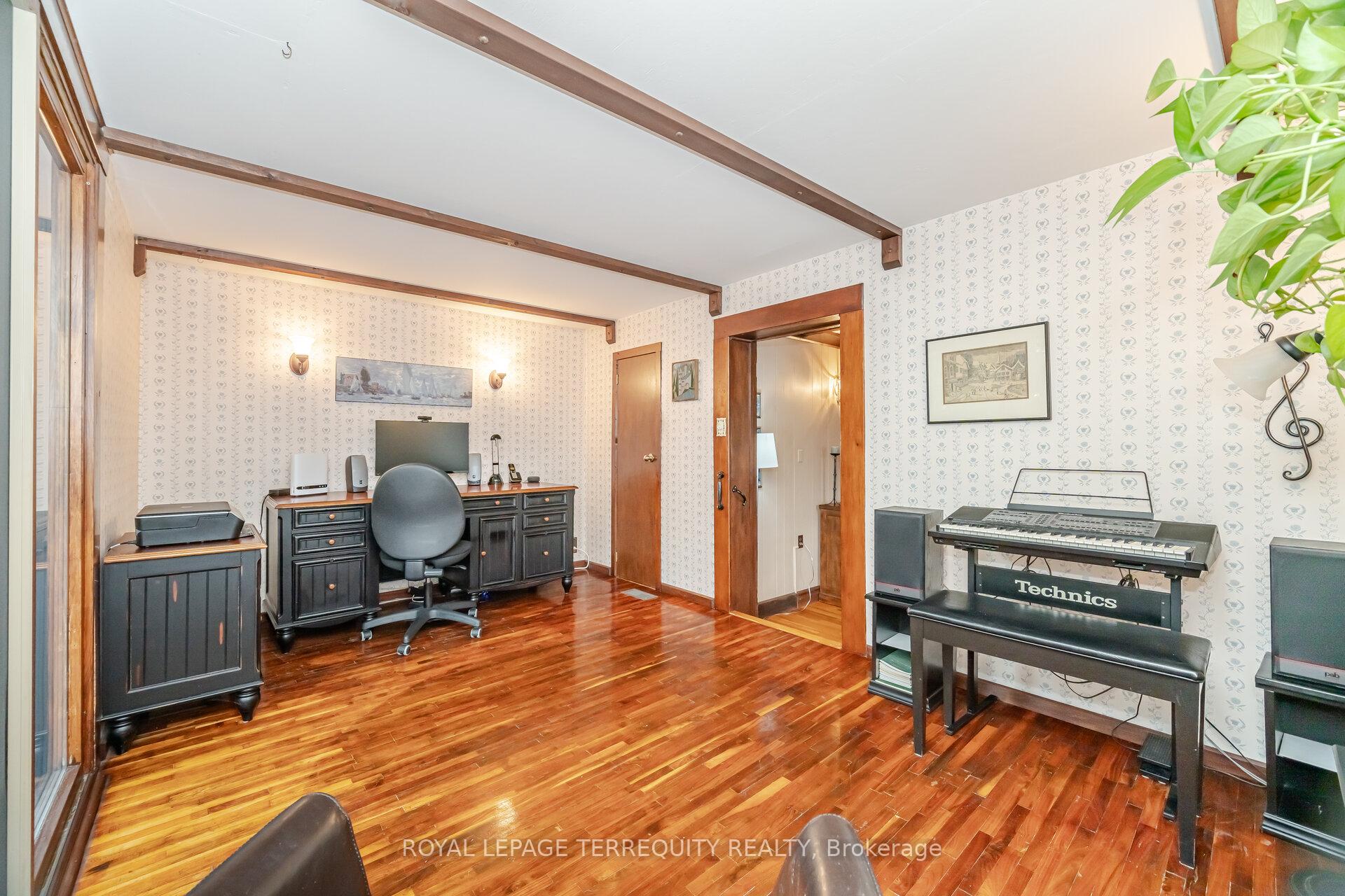 Photo 18 of 14 Avon Drive, Hamilton, Dundas — HOMEH