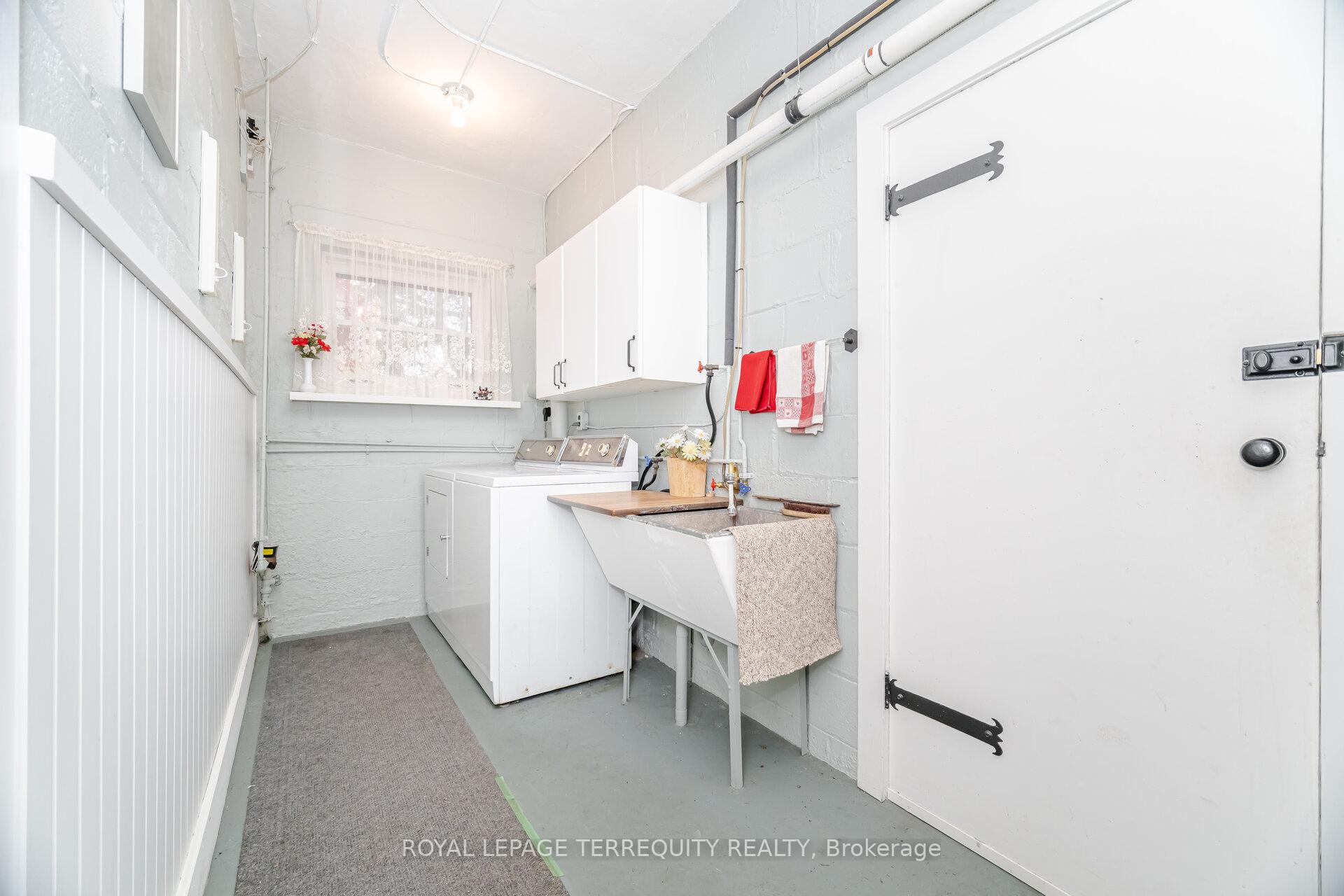 Photo 34 of 14 Avon Drive, Hamilton, Dundas — HOMEH