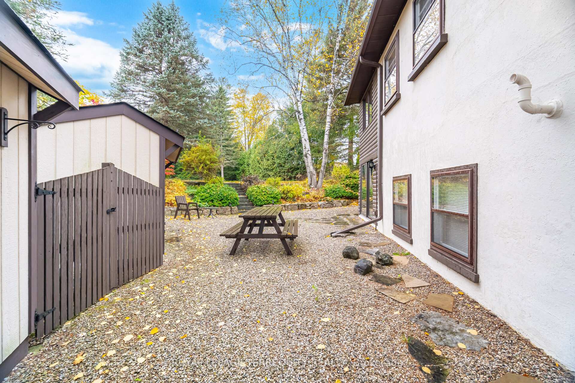 Photo 39 of 14 Avon Drive, Hamilton, Dundas — HOMEH