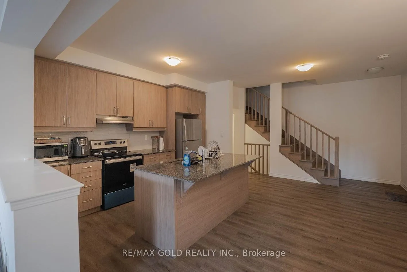 Photo 7 of 3 Melmar Street, Brampton, Northwest Brampton — HOMEH