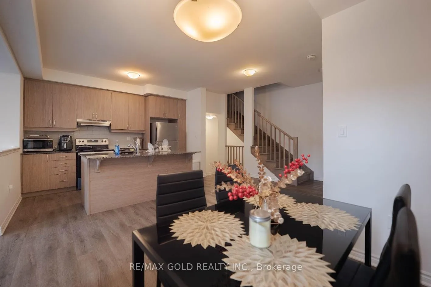 Photo 9 of 3 Melmar Street, Brampton, Northwest Brampton — HOMEH