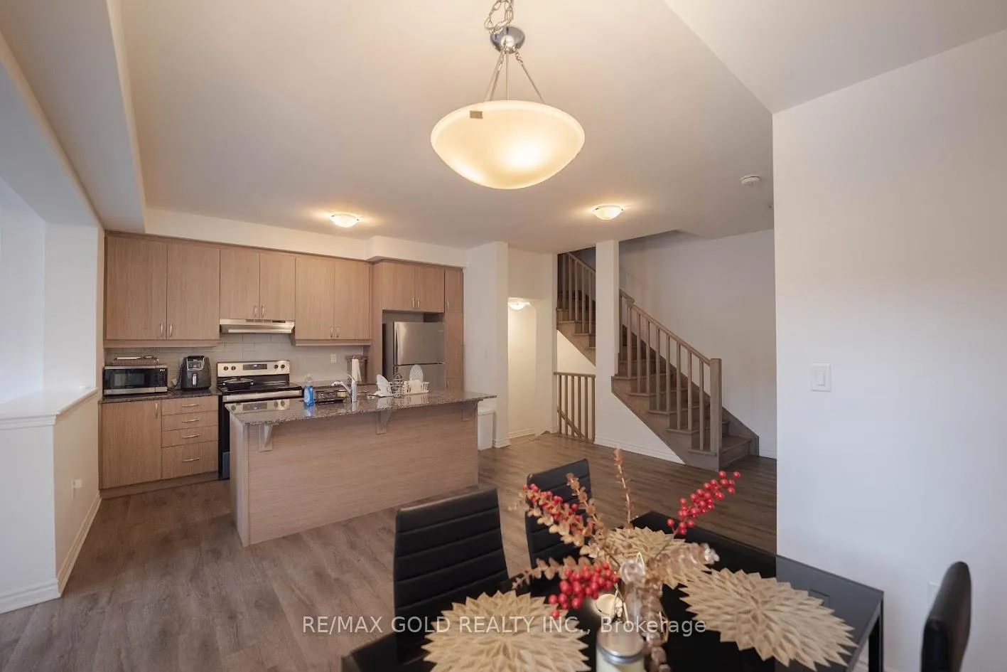 Photo 10 of 3 Melmar Street, Brampton, Northwest Brampton — HOMEH