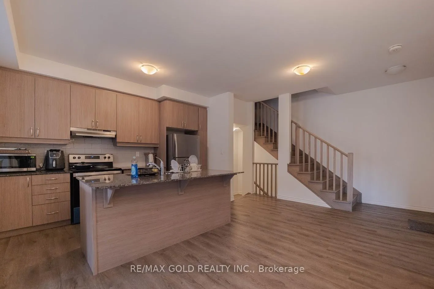 Photo 11 of 3 Melmar Street, Brampton, Northwest Brampton — HOMEH