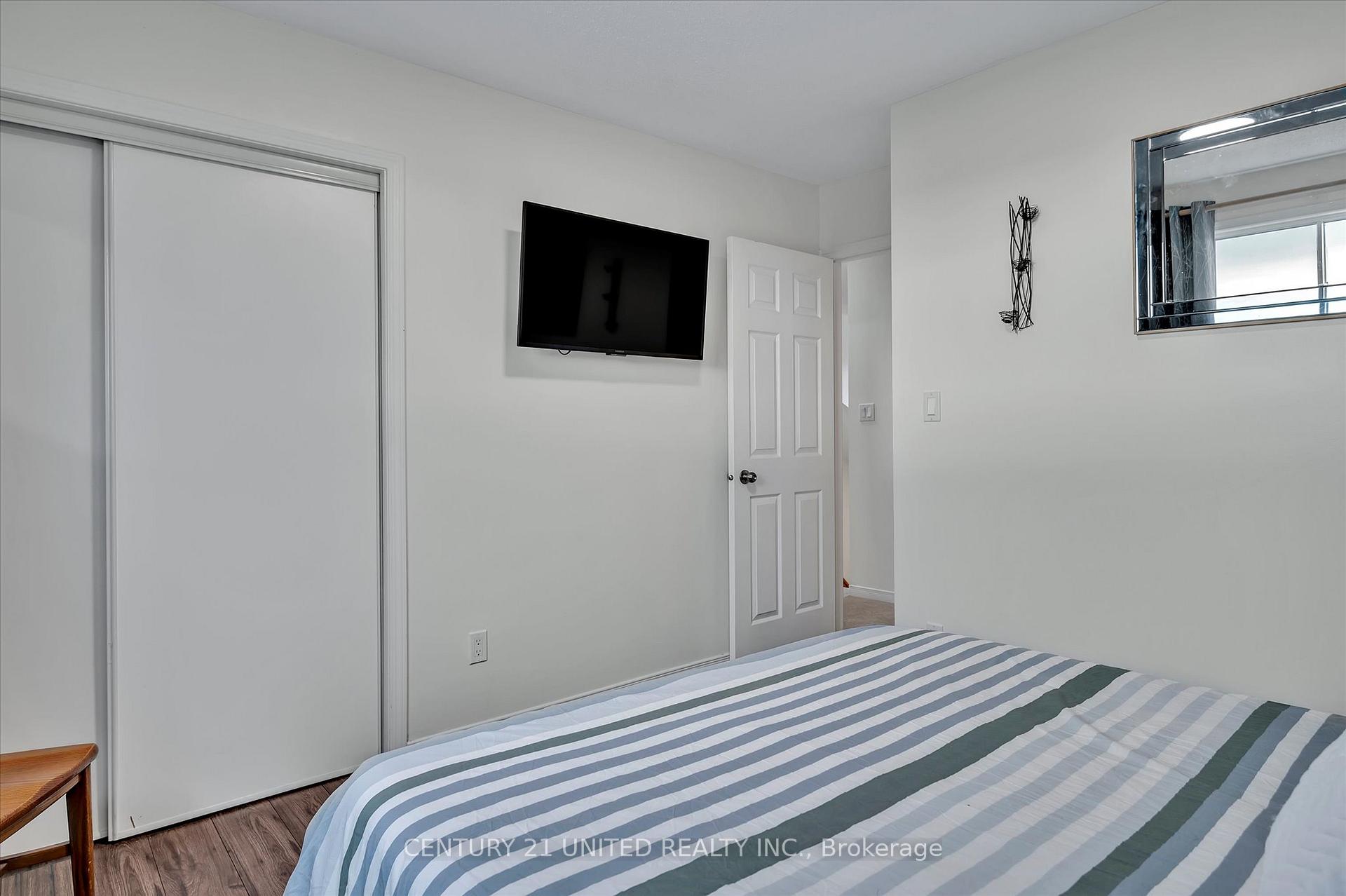 Photo 32 of 535 Garbutt Terrace, Peterborough, Northcrest Ward 5 — HOMEH