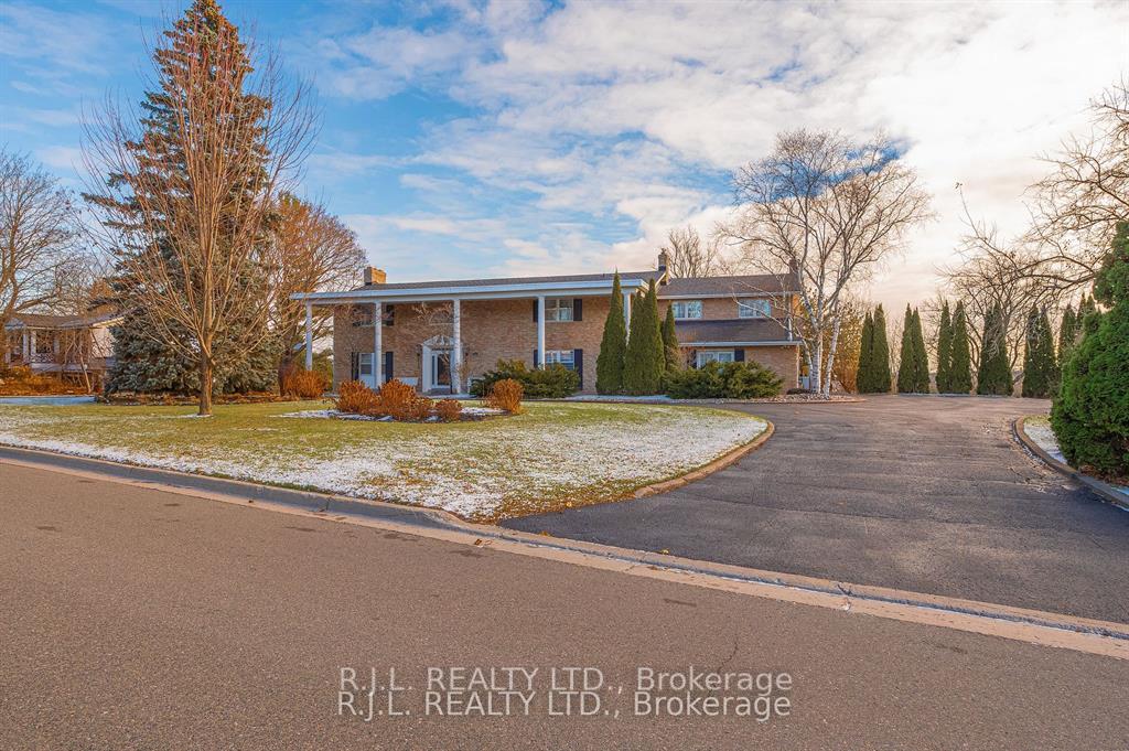 Front of 1562 Champlain Drive