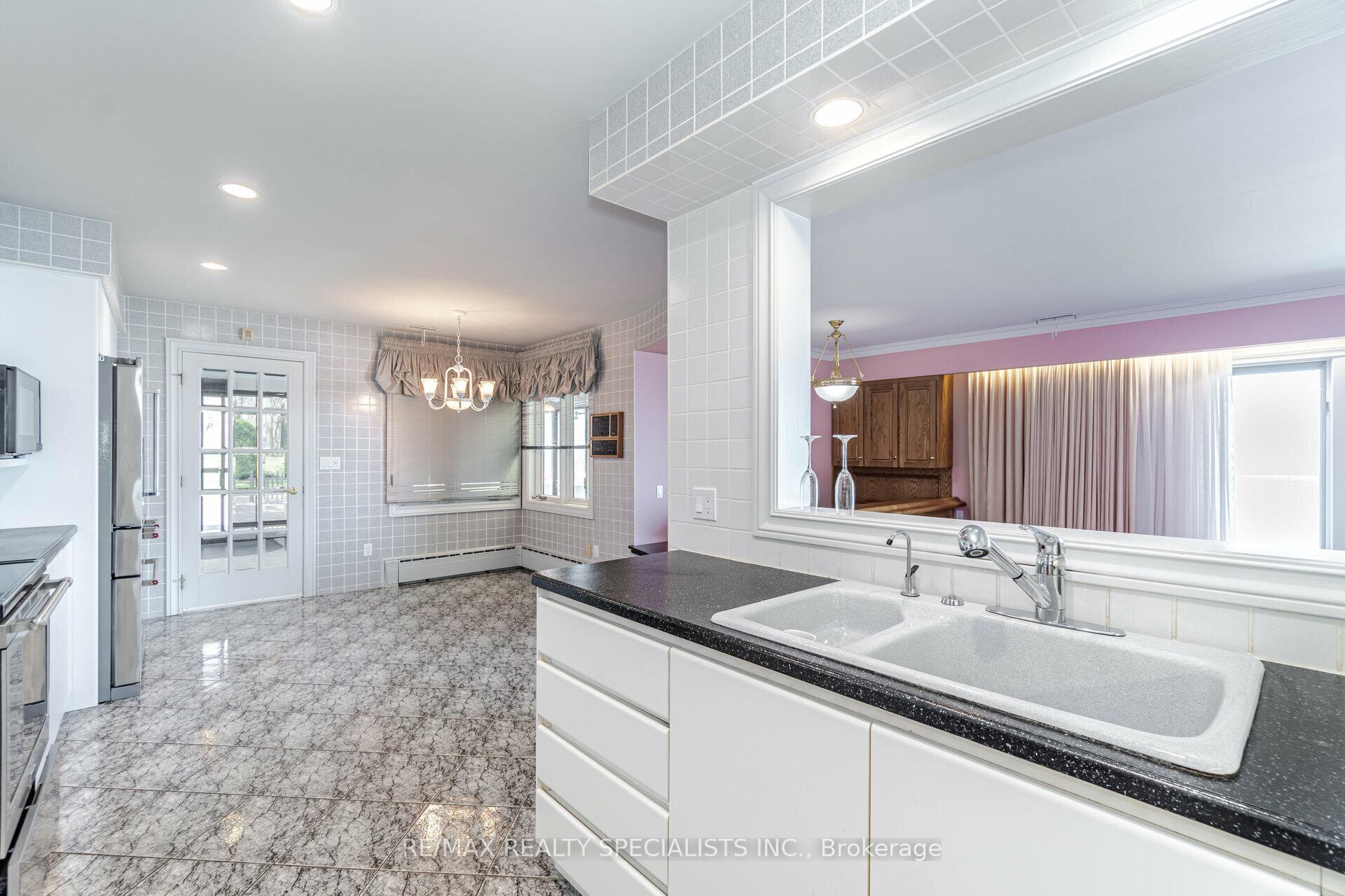 Photo 11 of 2 Tupper Boulevard, Grimsby, Grimsby Beach — HOMEH