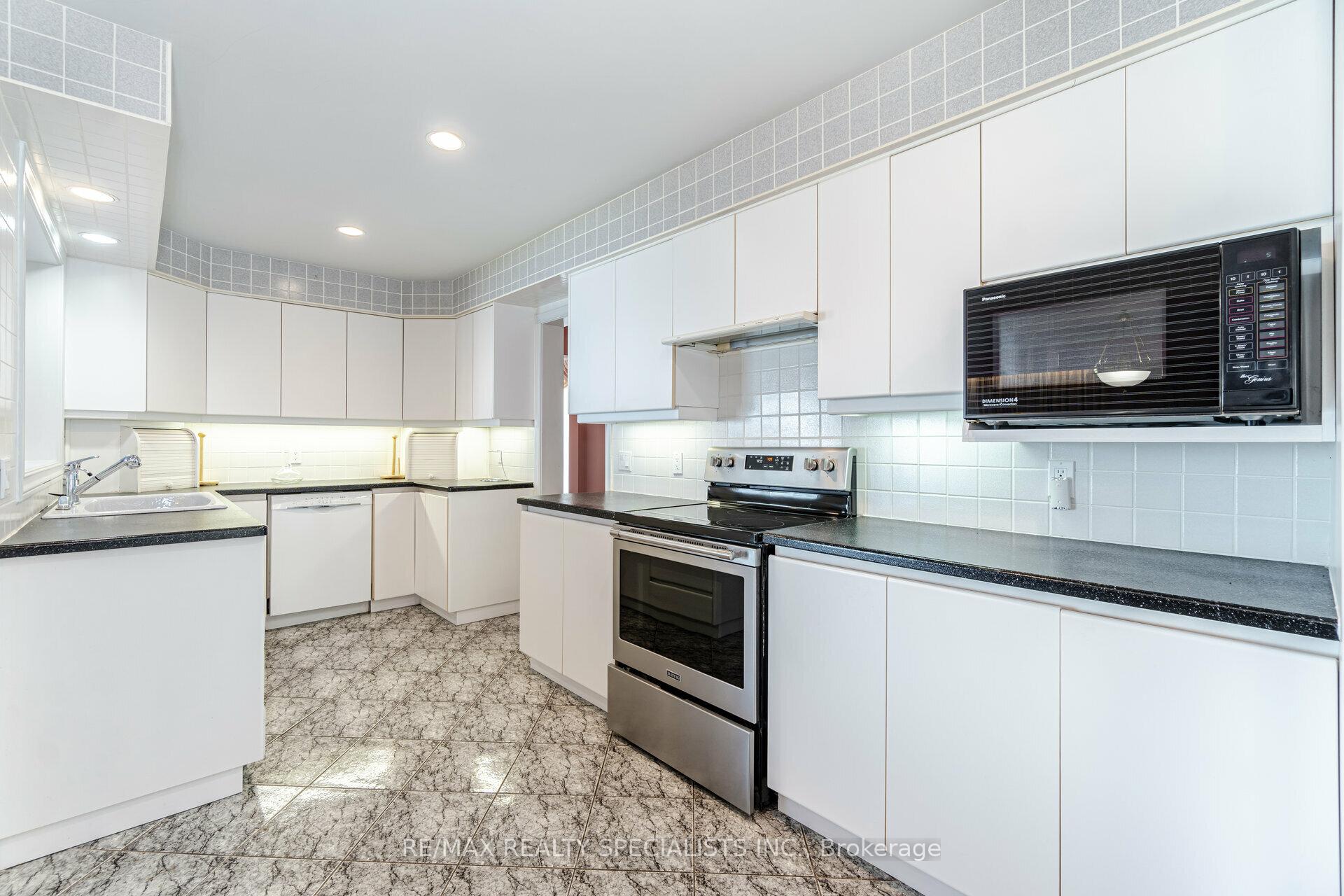 Photo 12 of 2 Tupper Boulevard, Grimsby, Grimsby Beach — HOMEH