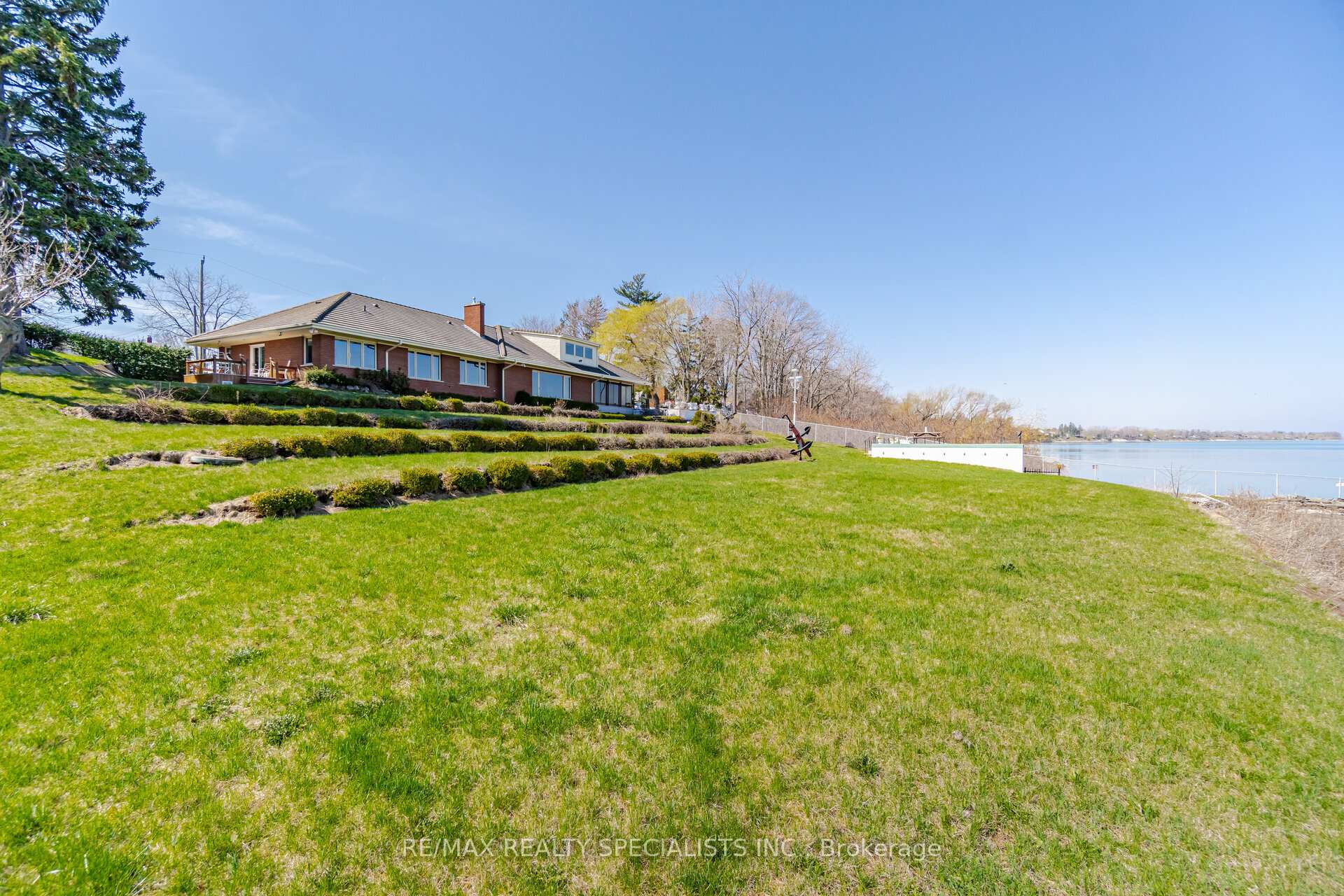 Photo 33 of 2 Tupper Boulevard, Grimsby, Grimsby Beach — HOMEH