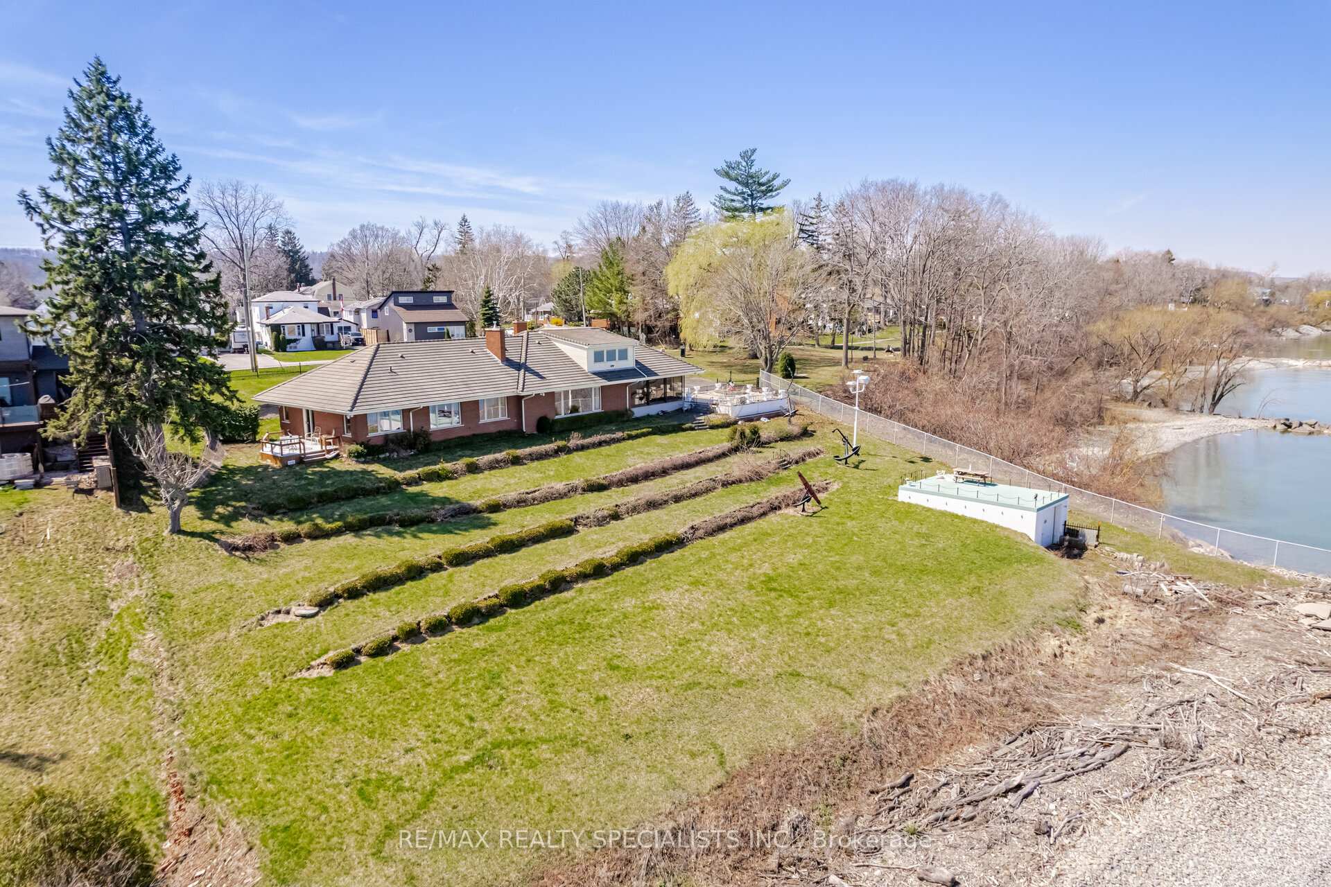 Photo 35 of 2 Tupper Boulevard, Grimsby, Grimsby Beach — HOMEH