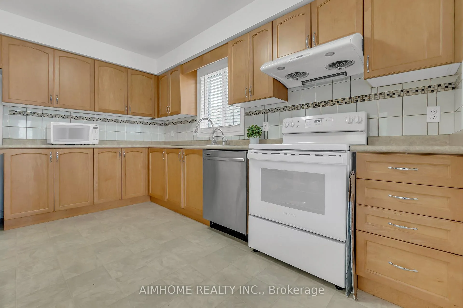 Photo 7 of 20 Wilkie Crescent, Guelph, Pineridge/Westminster Woods — HOMEH