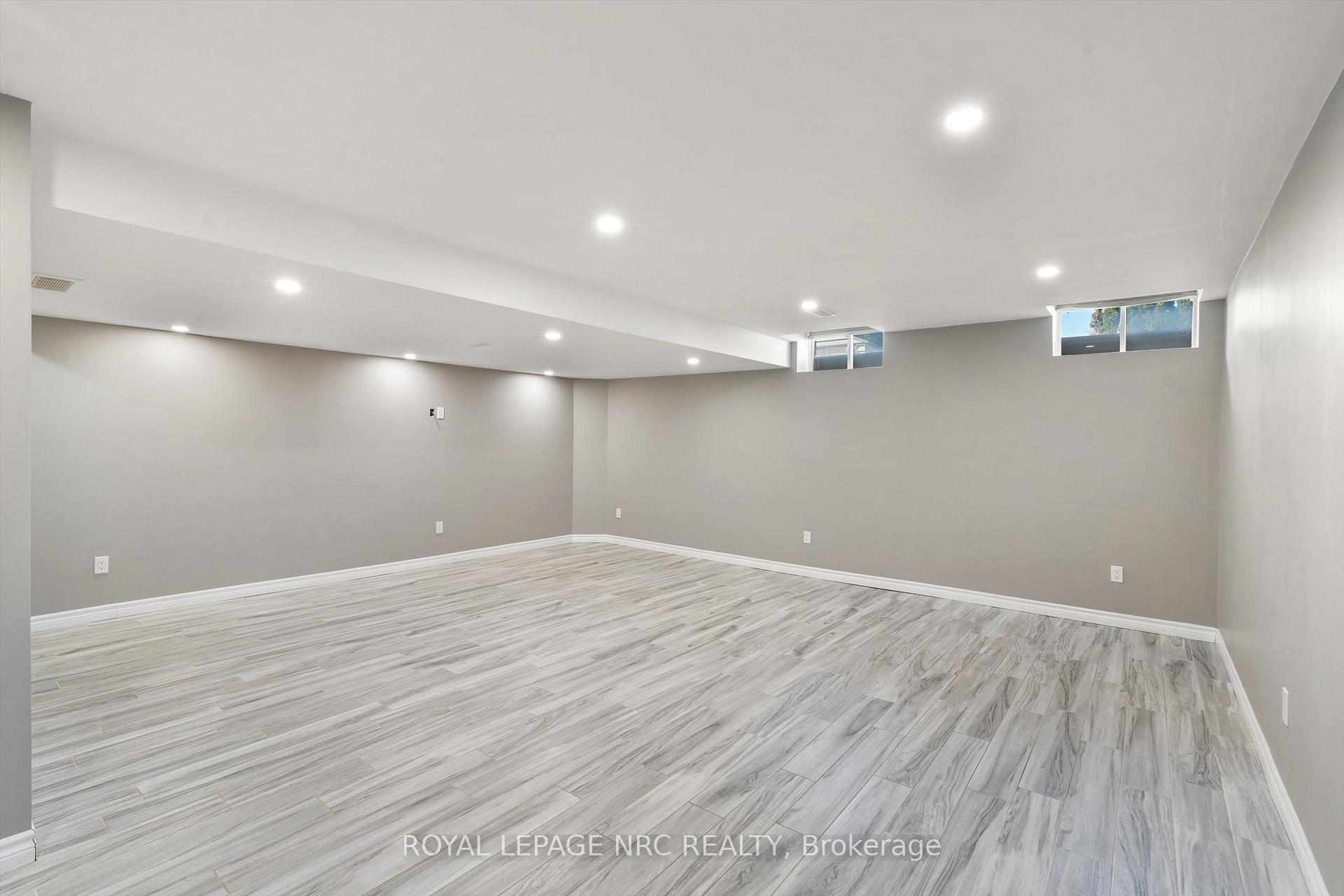 Photo 35 of 78 Irwin Avenue, Hamilton, Ancaster — HOMEH