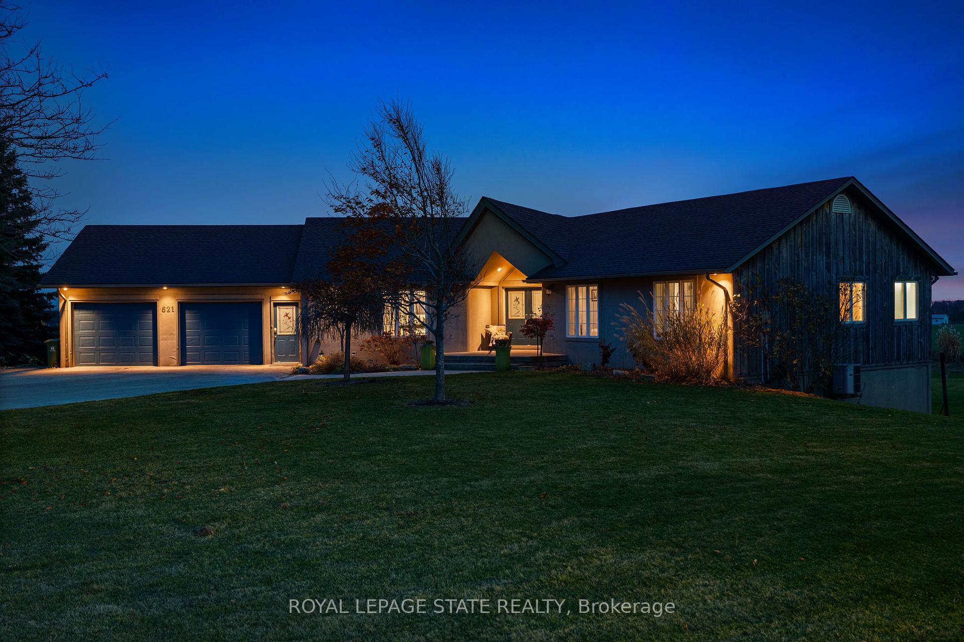 Photo 2 of 621 Ridge Road W, Grimsby, Grimsby Escarpment — HOMEH