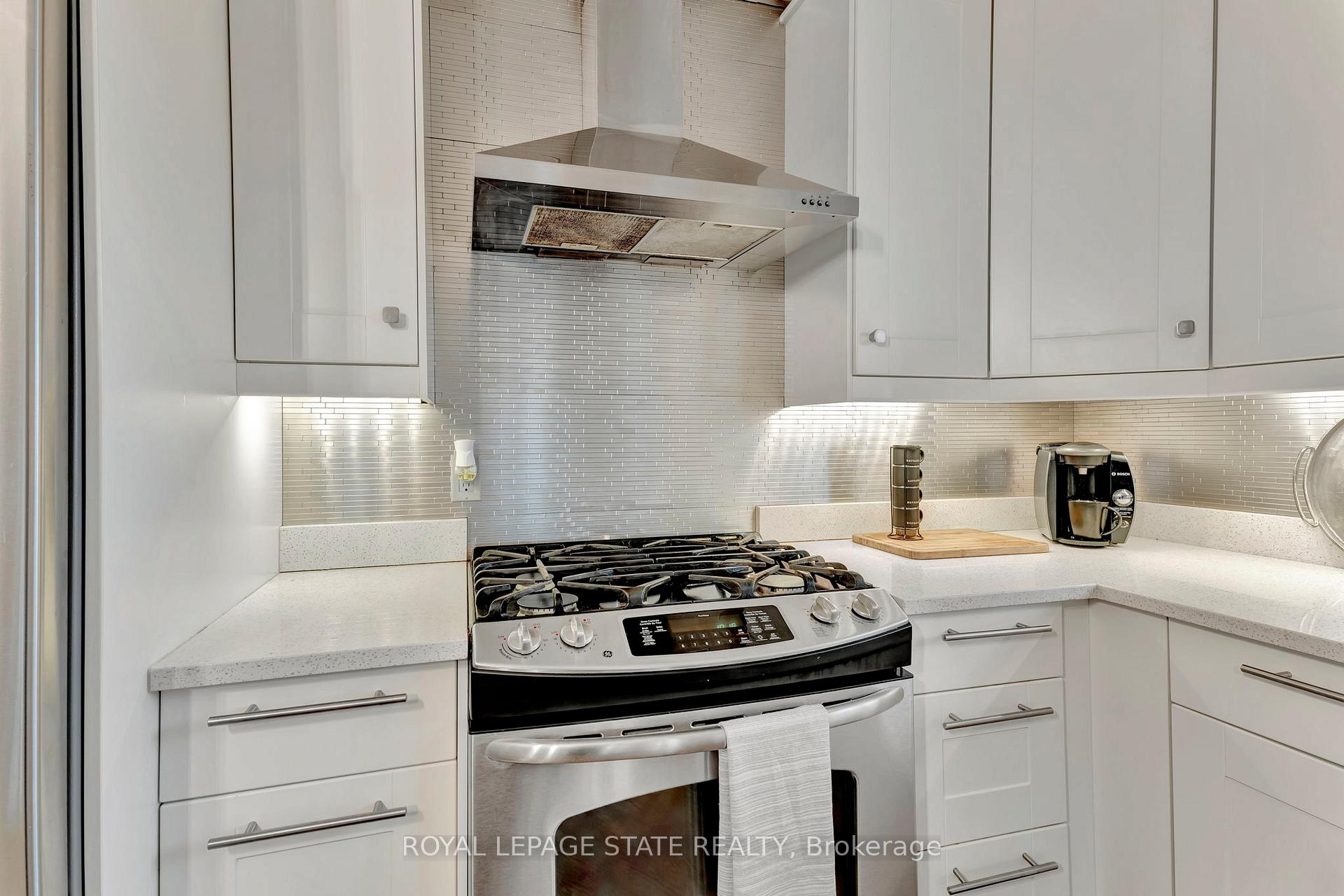 Photo 18 of 621 Ridge Road W, Grimsby, Grimsby Escarpment — HOMEH