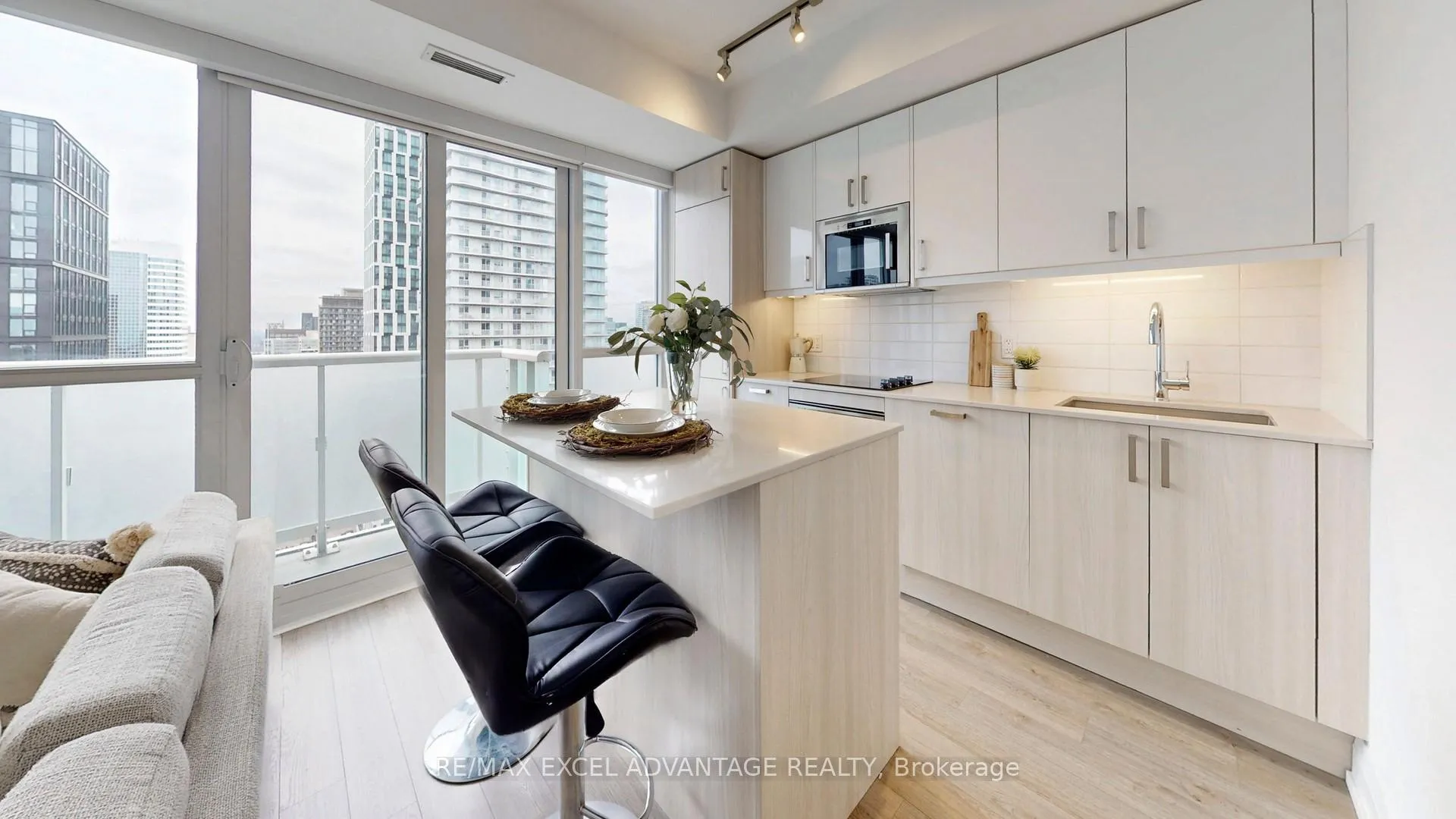 Photo 4 of Unit 3605, 77 Mutual Street, Toronto, Church-Yonge Corridor — HOMEH