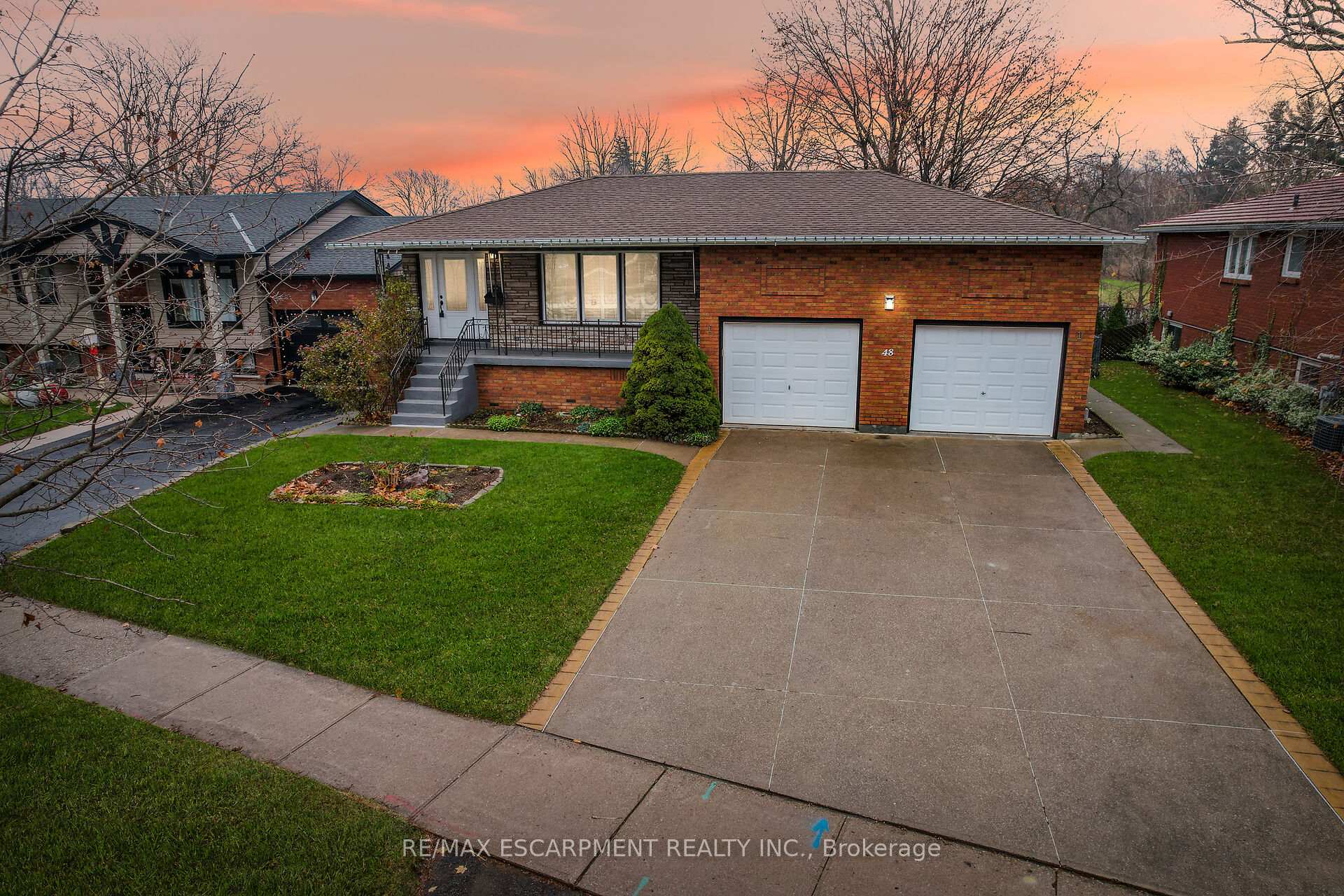 Photo 1 of 48 Debora Drive, Grimsby, Grimsby East — HOMEH