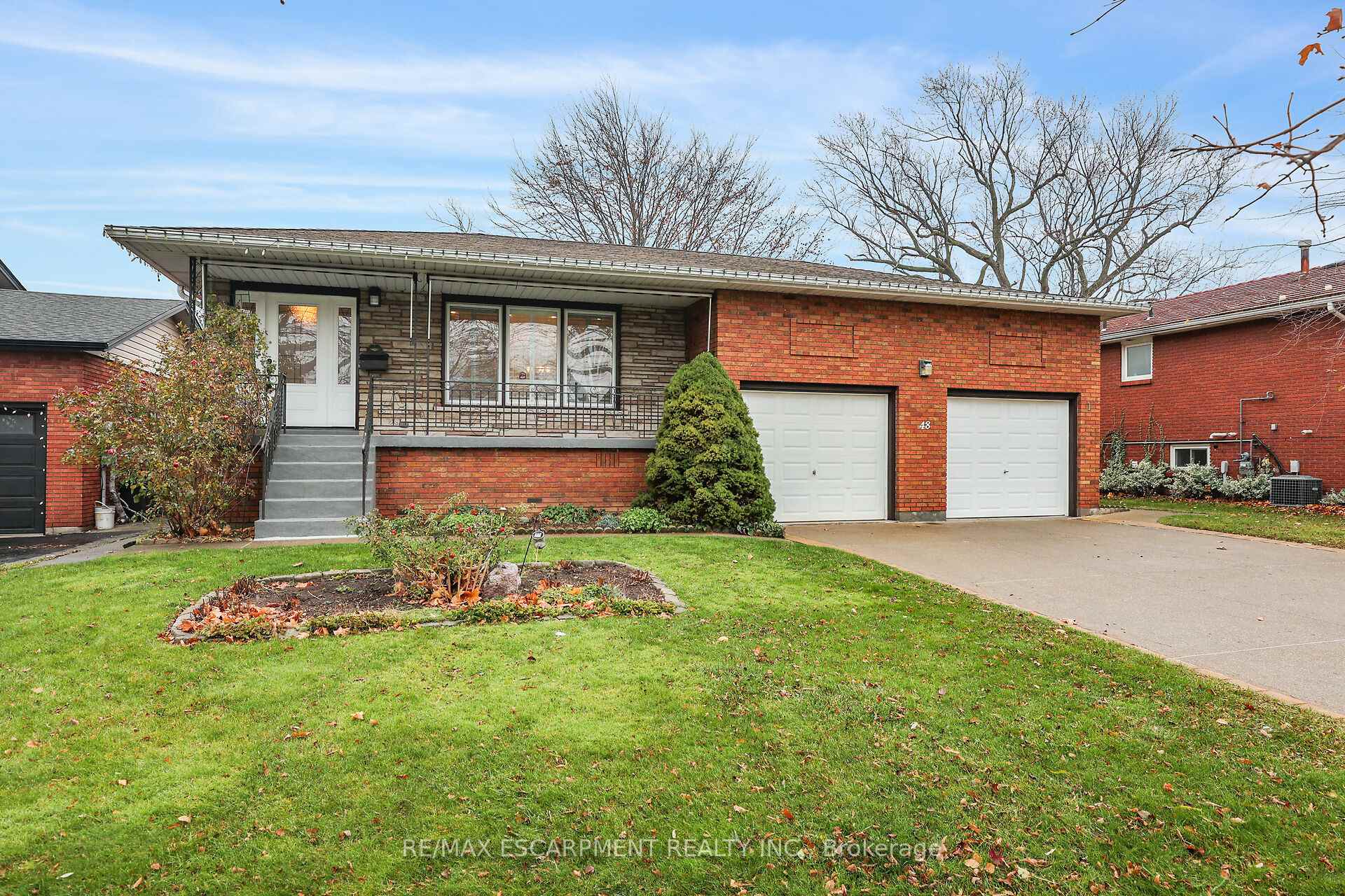 Photo 2 of 48 Debora Drive, Grimsby, Grimsby East — HOMEH