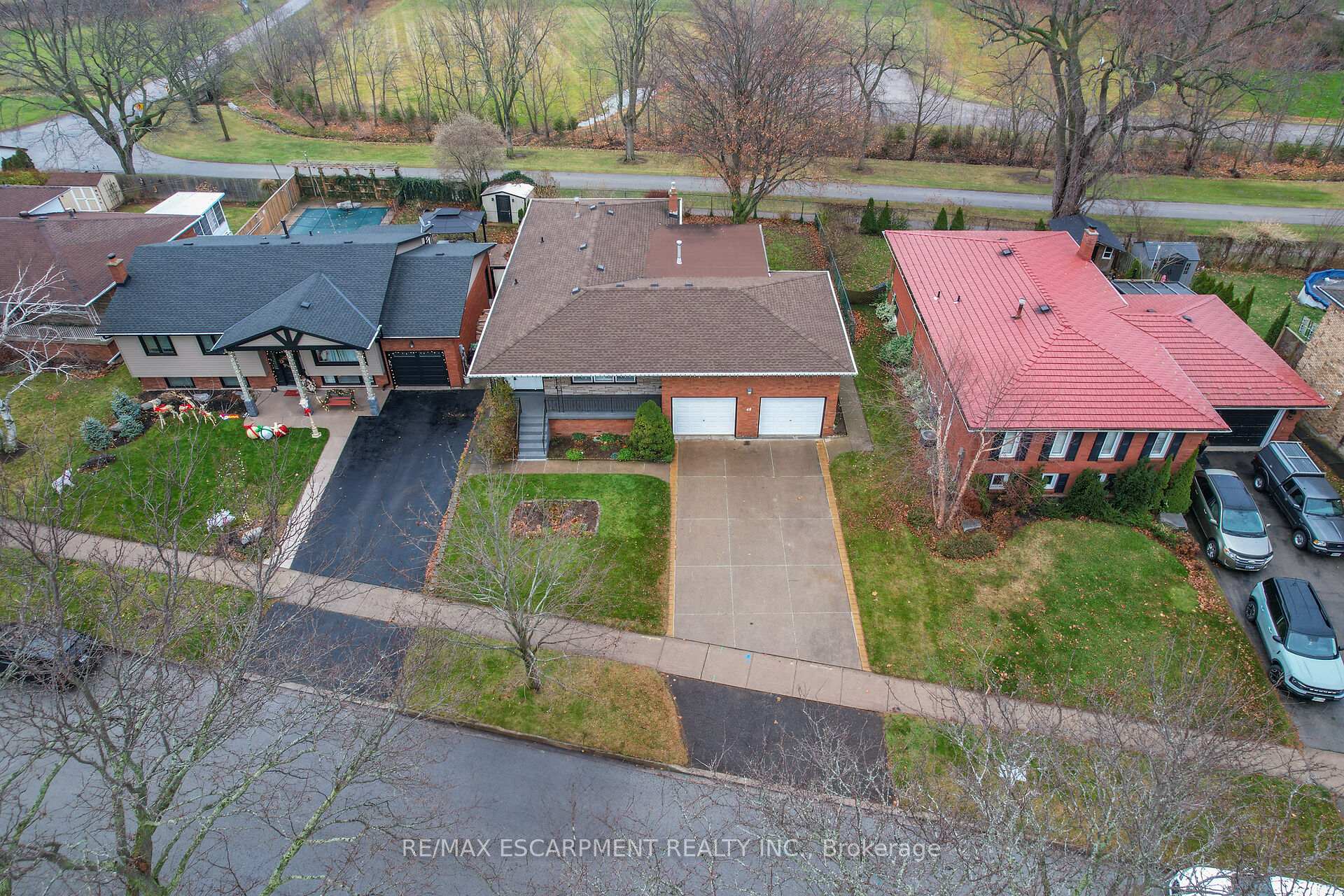 Photo 3 of 48 Debora Drive, Grimsby, Grimsby East — HOMEH