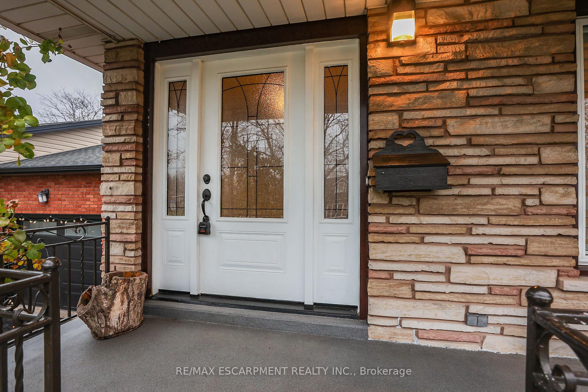 Photo 4 of 48 Debora Drive, Grimsby, Grimsby East — HOMEH