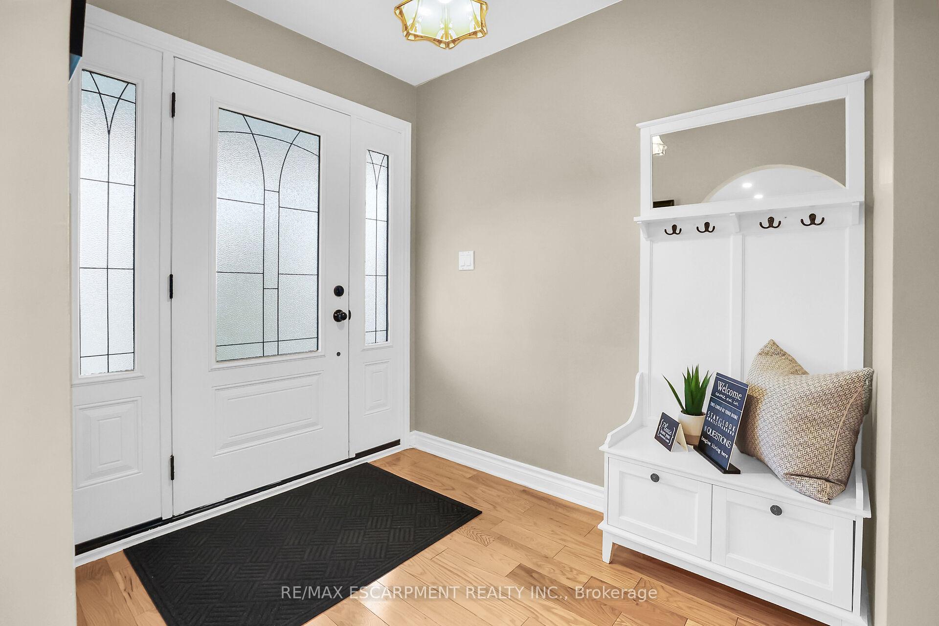 Photo 5 of 48 Debora Drive, Grimsby, Grimsby East — HOMEH