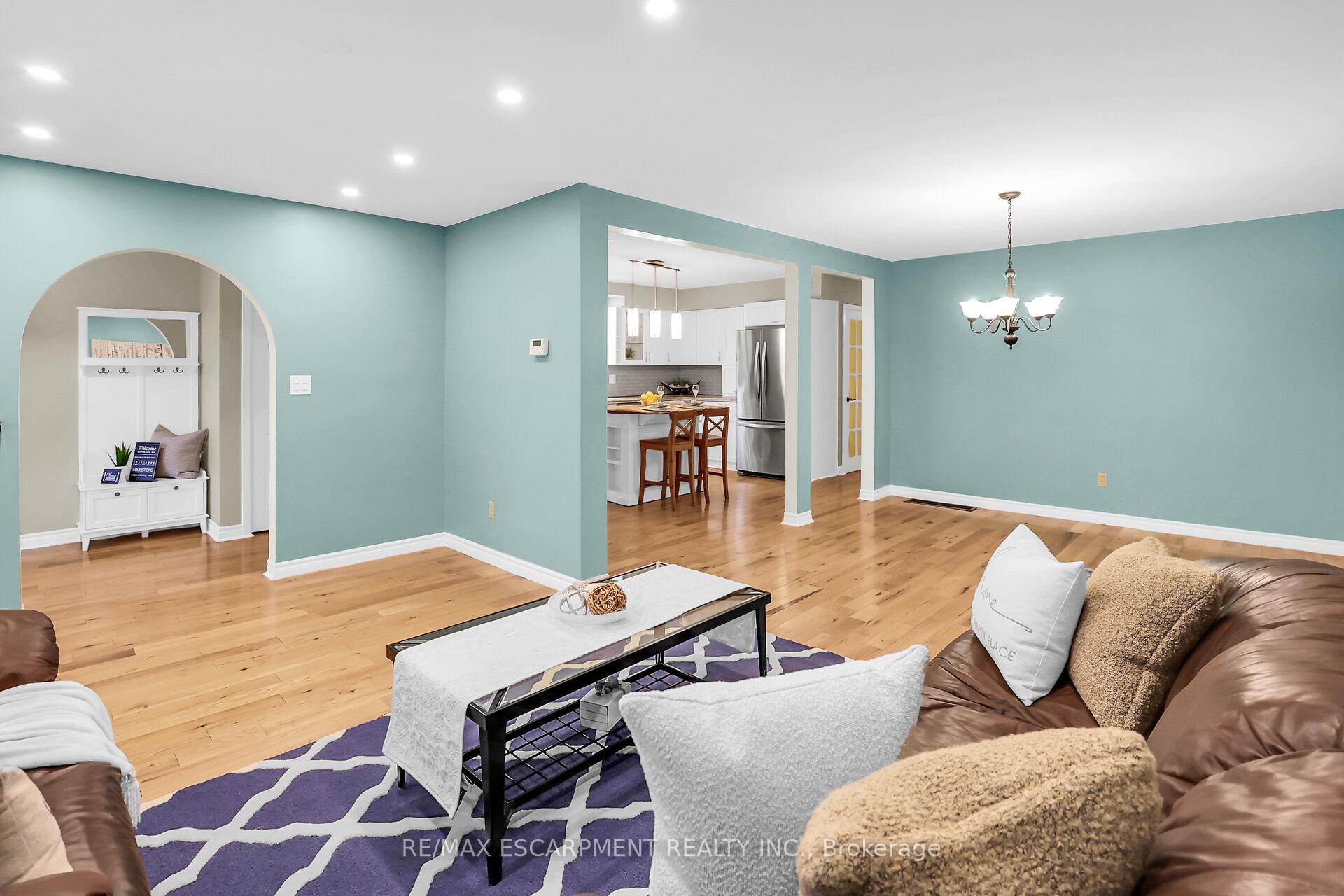 Photo 8 of 48 Debora Drive, Grimsby, Grimsby East — HOMEH