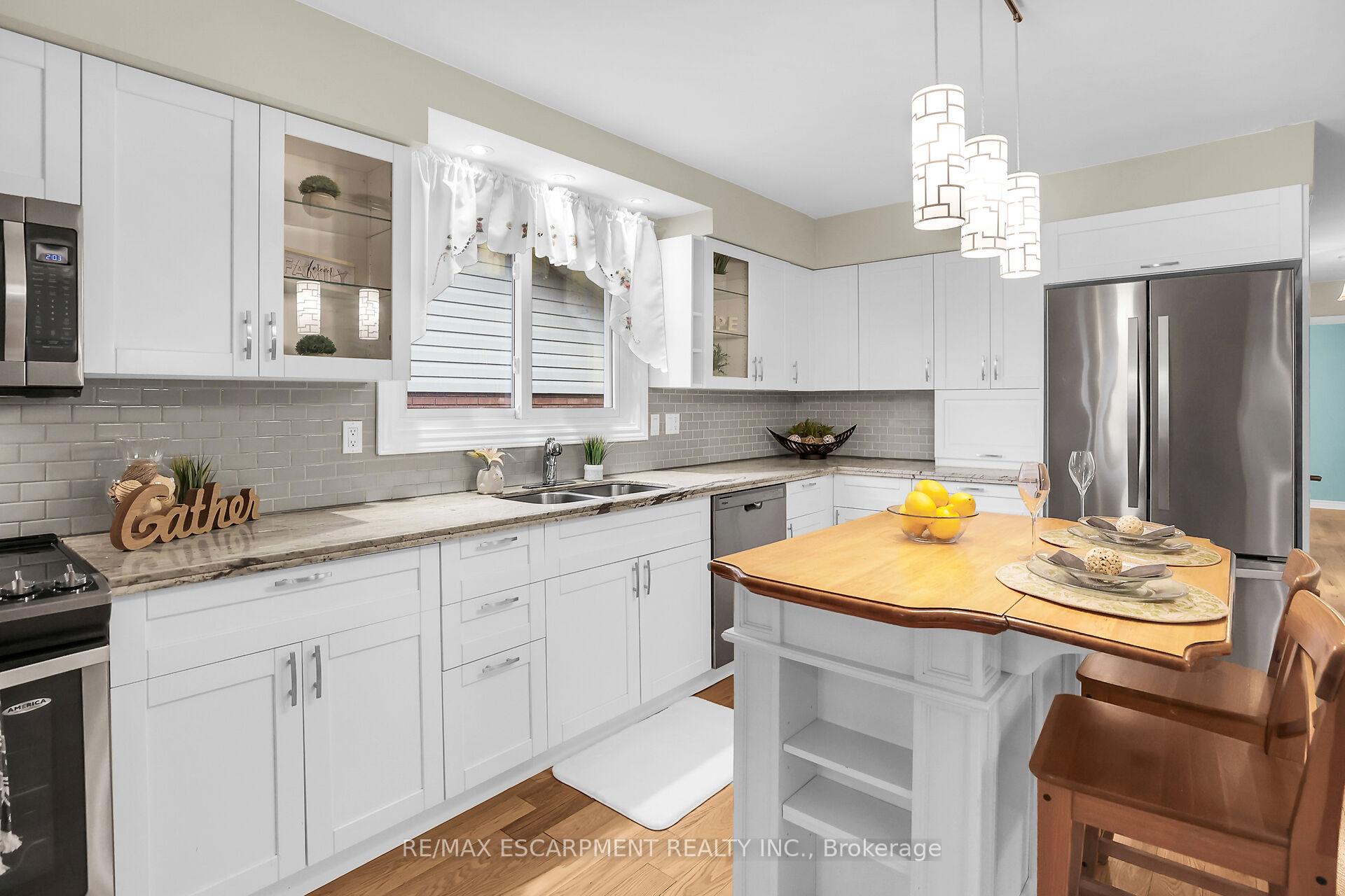 Photo 14 of 48 Debora Drive, Grimsby, Grimsby East — HOMEH
