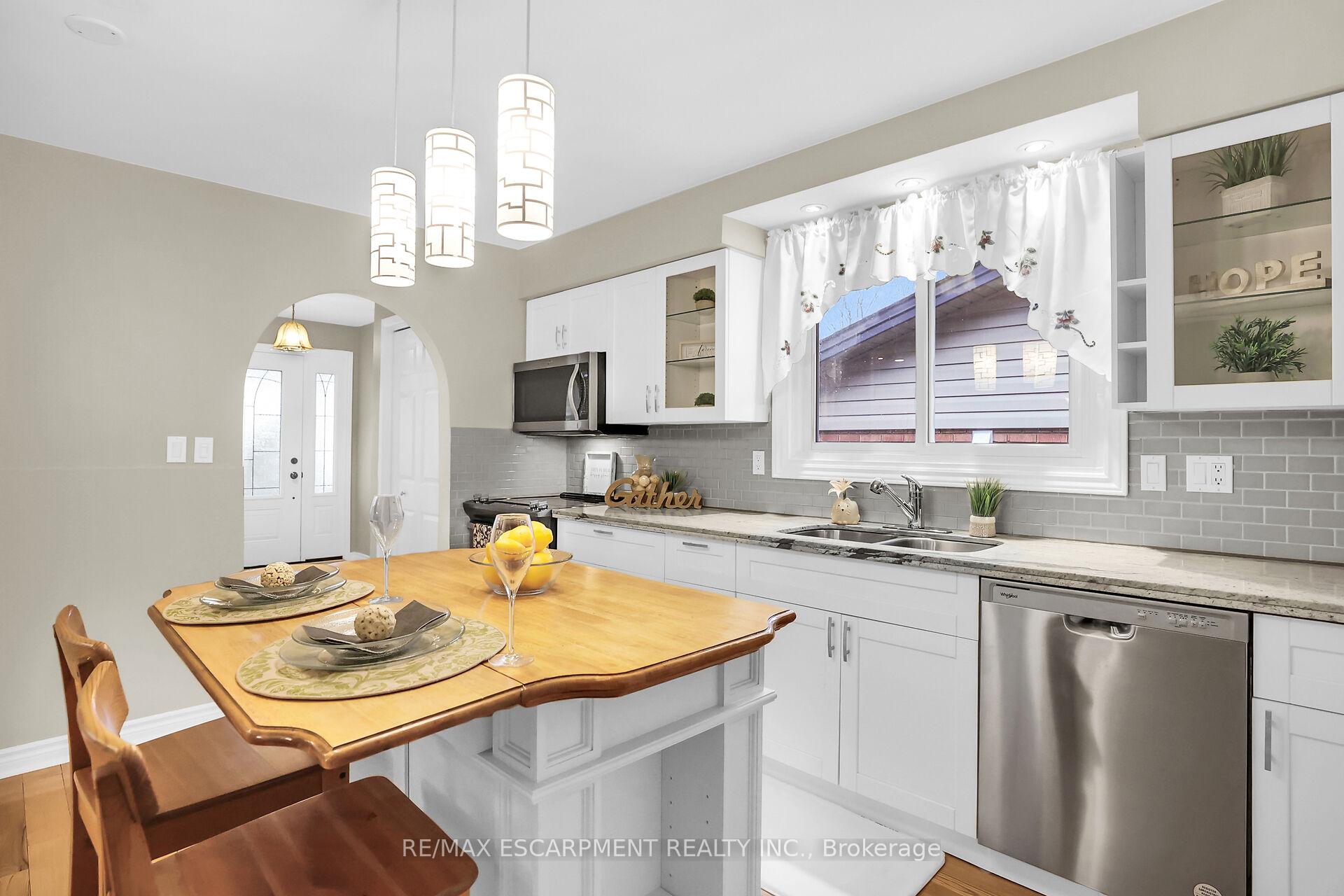 Photo 16 of 48 Debora Drive, Grimsby, Grimsby East — HOMEH