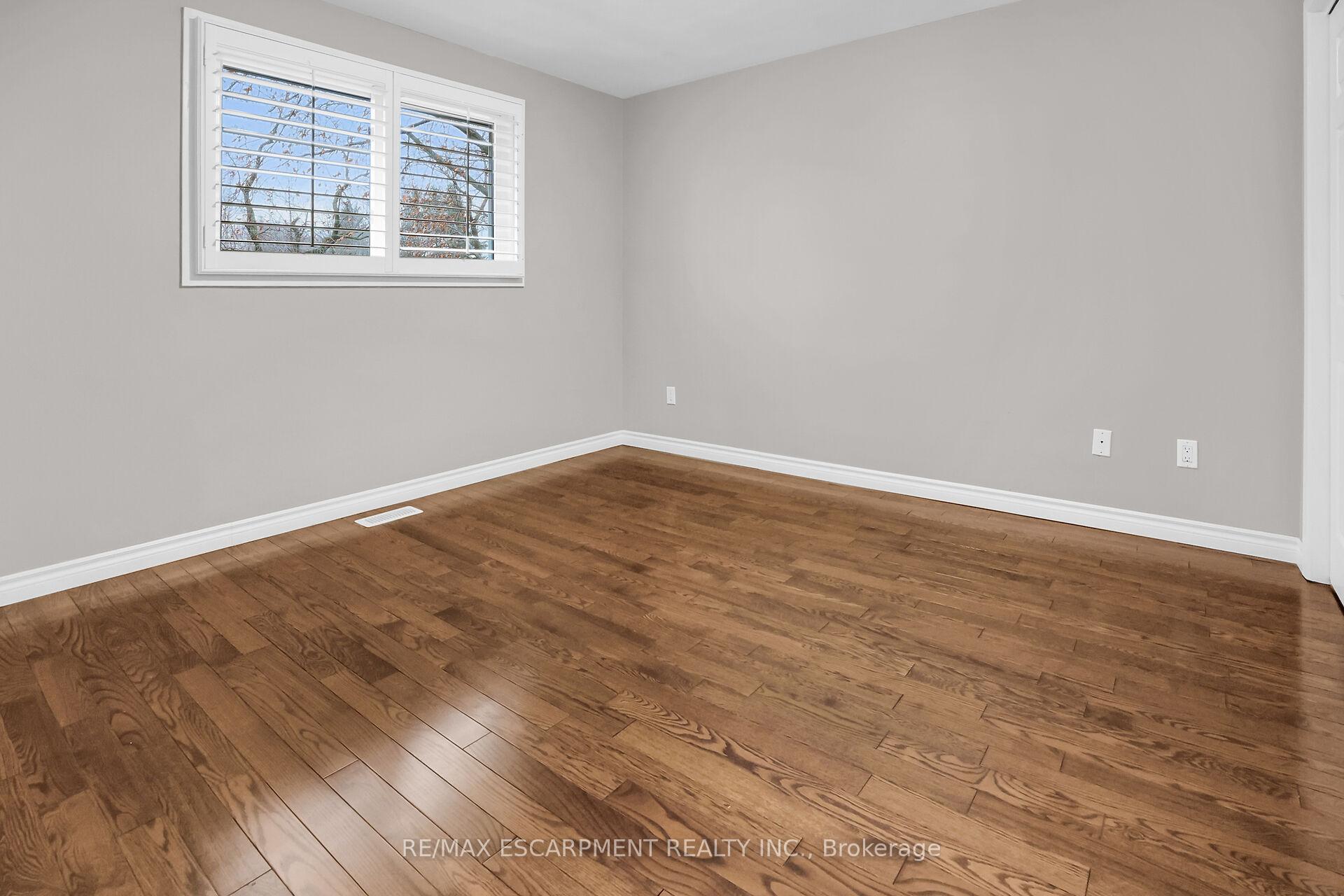 Photo 18 of 48 Debora Drive, Grimsby, Grimsby East — HOMEH