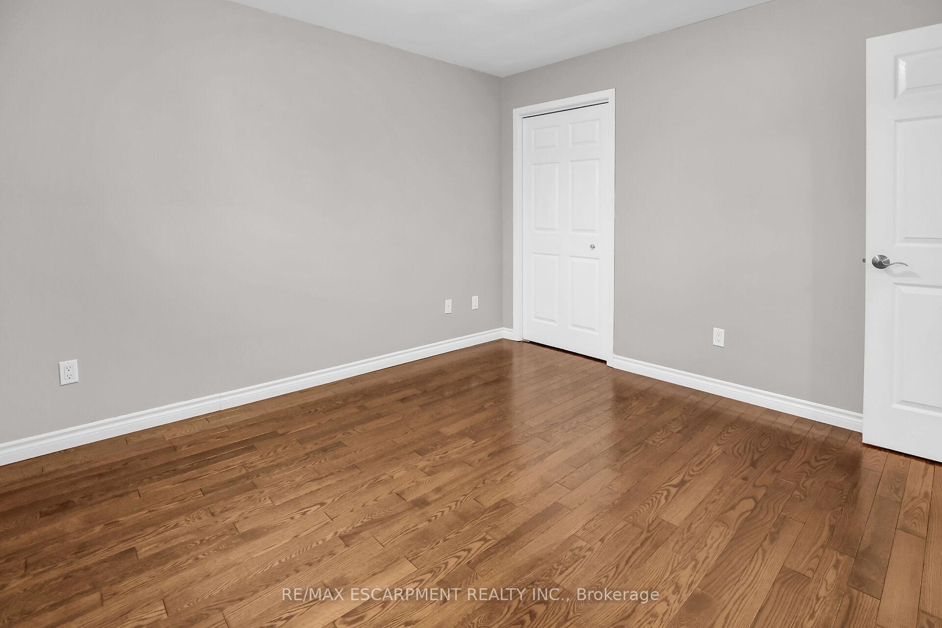 Photo 19 of 48 Debora Drive, Grimsby, Grimsby East — HOMEH