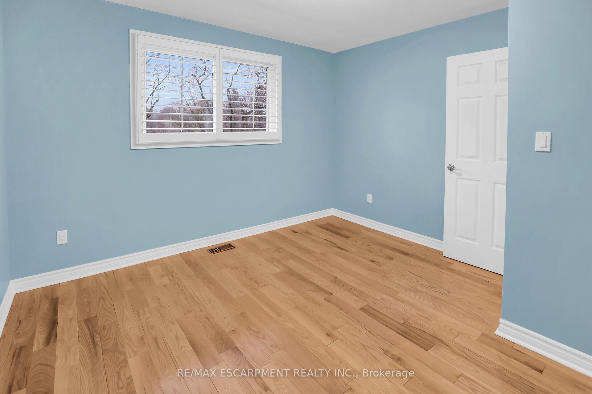 Photo 20 of 48 Debora Drive, Grimsby, Grimsby East — HOMEH