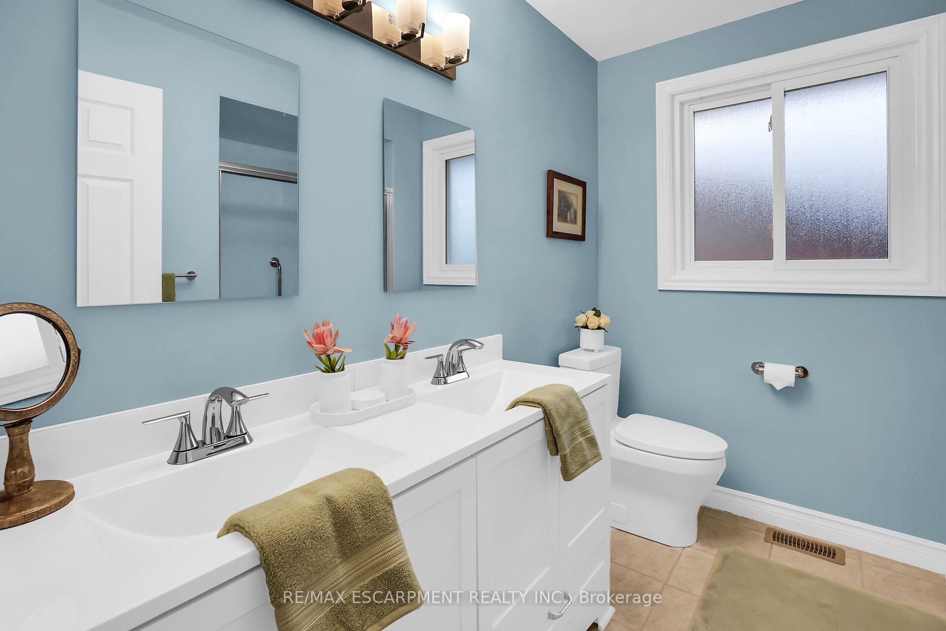 Photo 22 of 48 Debora Drive, Grimsby, Grimsby East — HOMEH