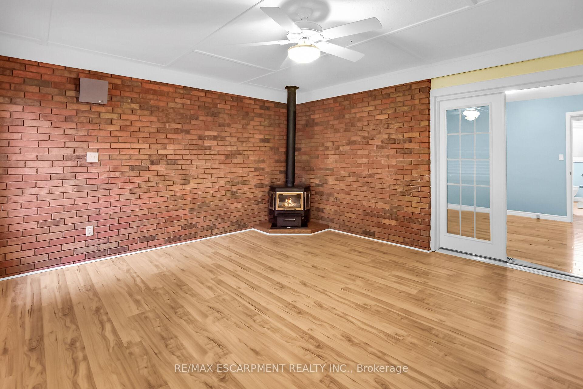 Photo 24 of 48 Debora Drive, Grimsby, Grimsby East — HOMEH