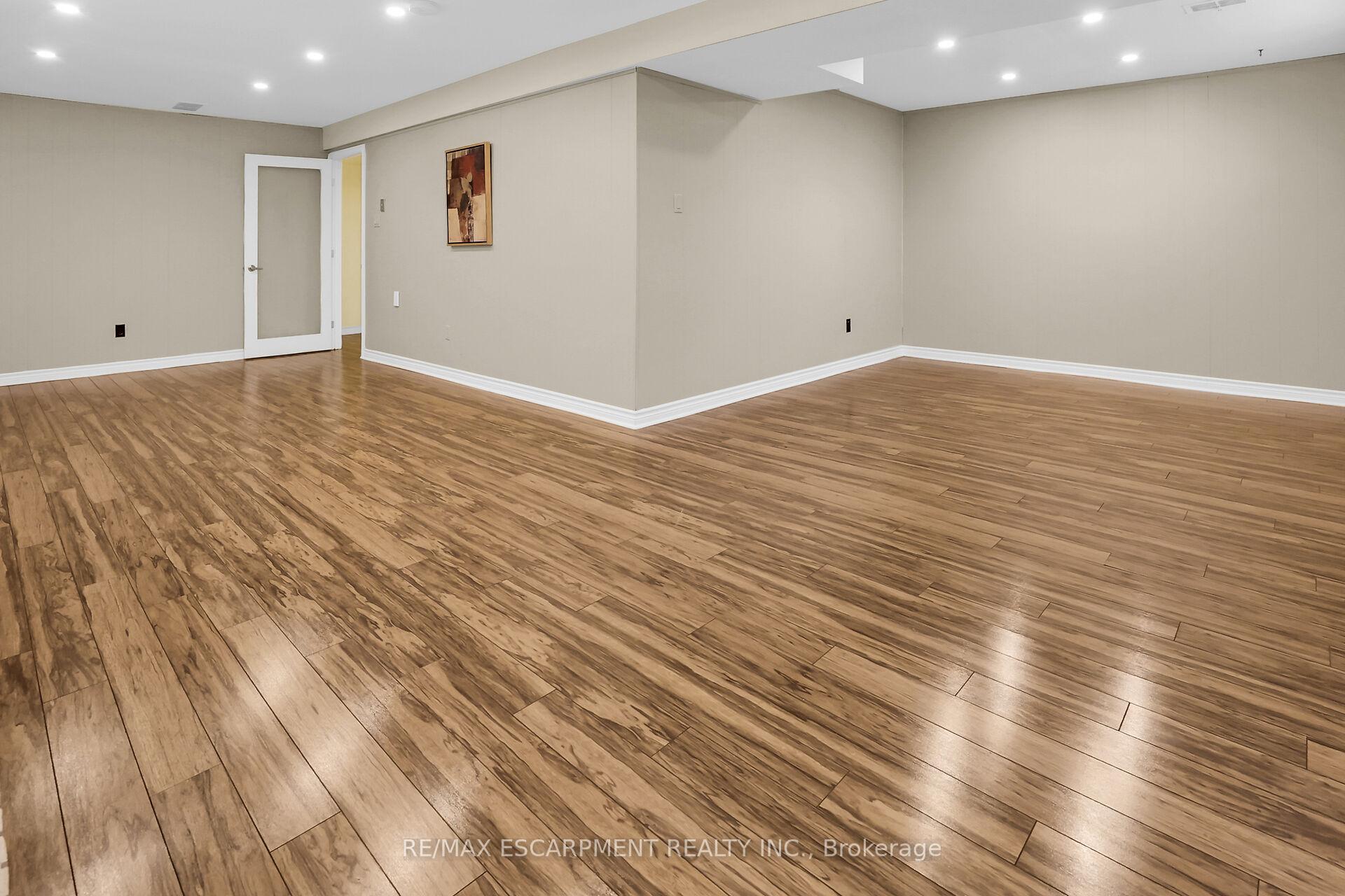 Photo 29 of 48 Debora Drive, Grimsby, Grimsby East — HOMEH
