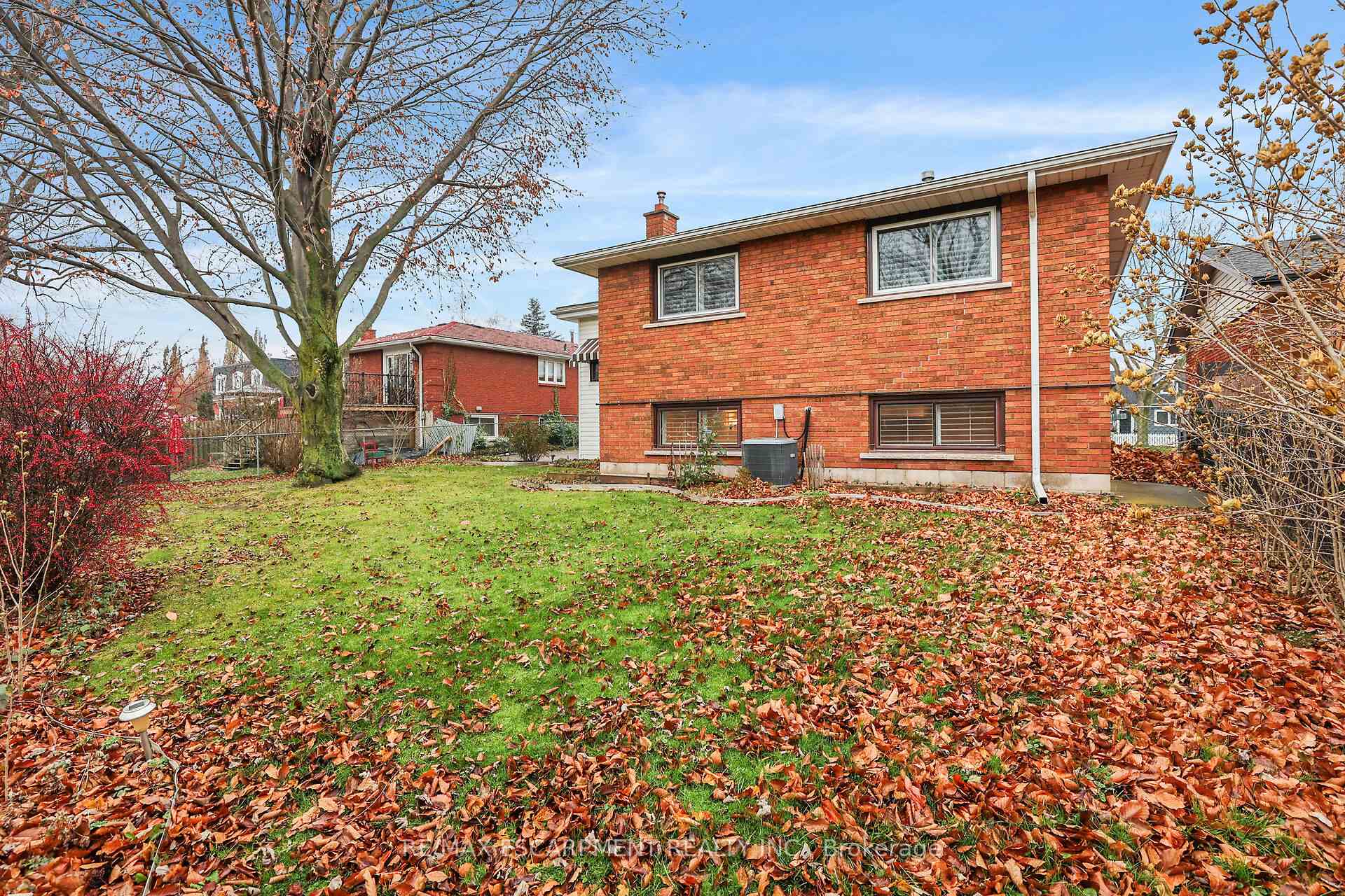 Photo 36 of 48 Debora Drive, Grimsby, Grimsby East — HOMEH