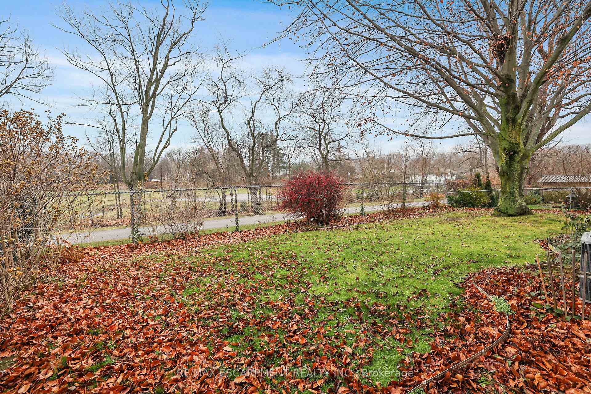 Photo 37 of 48 Debora Drive, Grimsby, Grimsby East — HOMEH