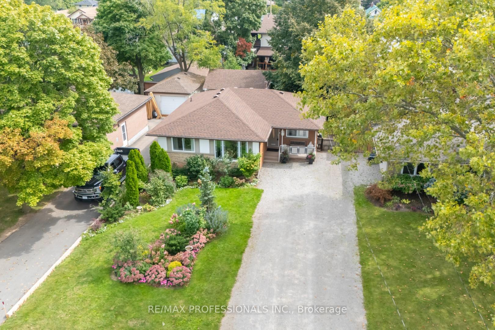 Front of 8 Lakeview Avenue