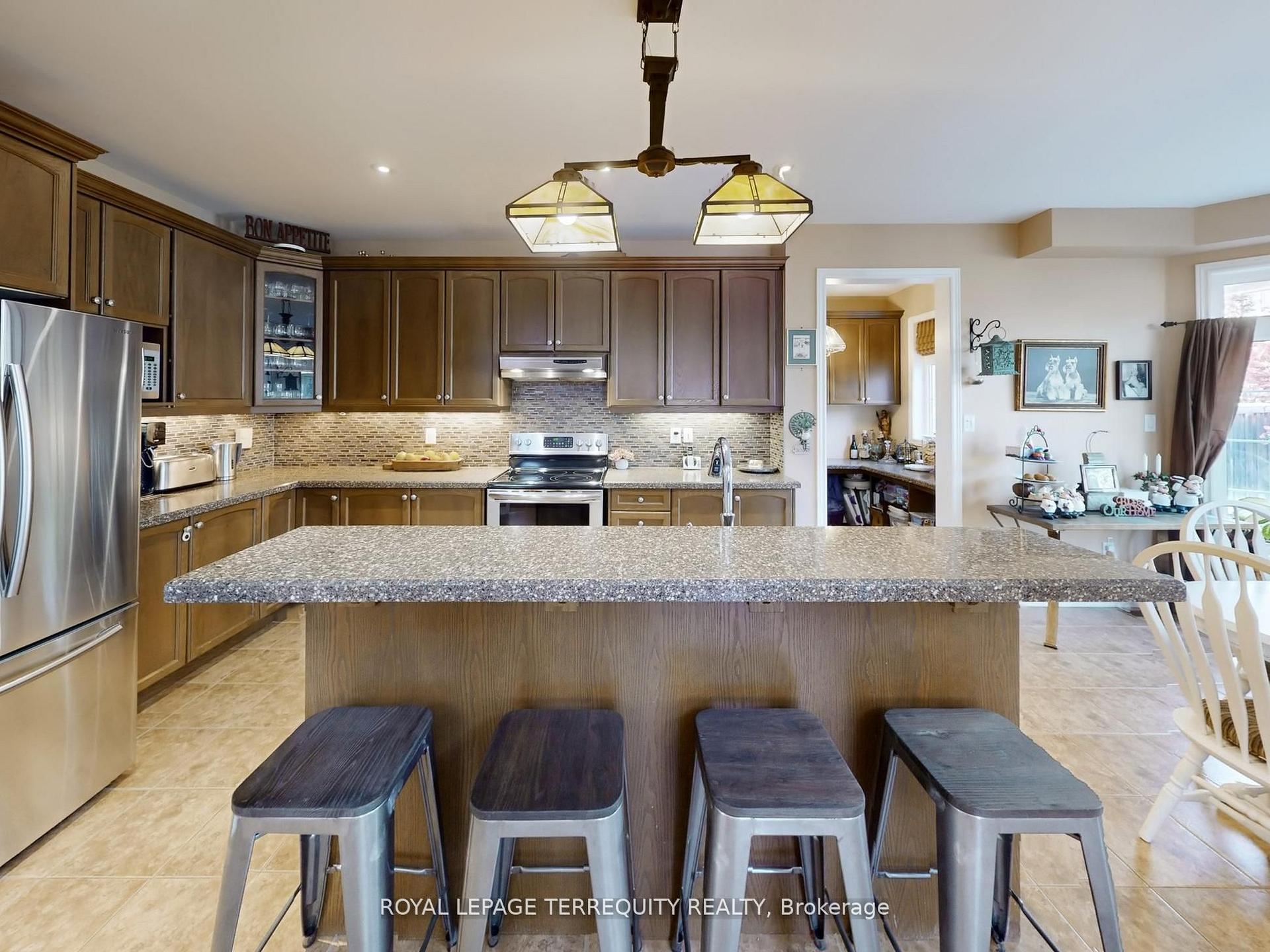 Photo 14 of 355 Giddings Crescent, Milton, Scott — HOMEH