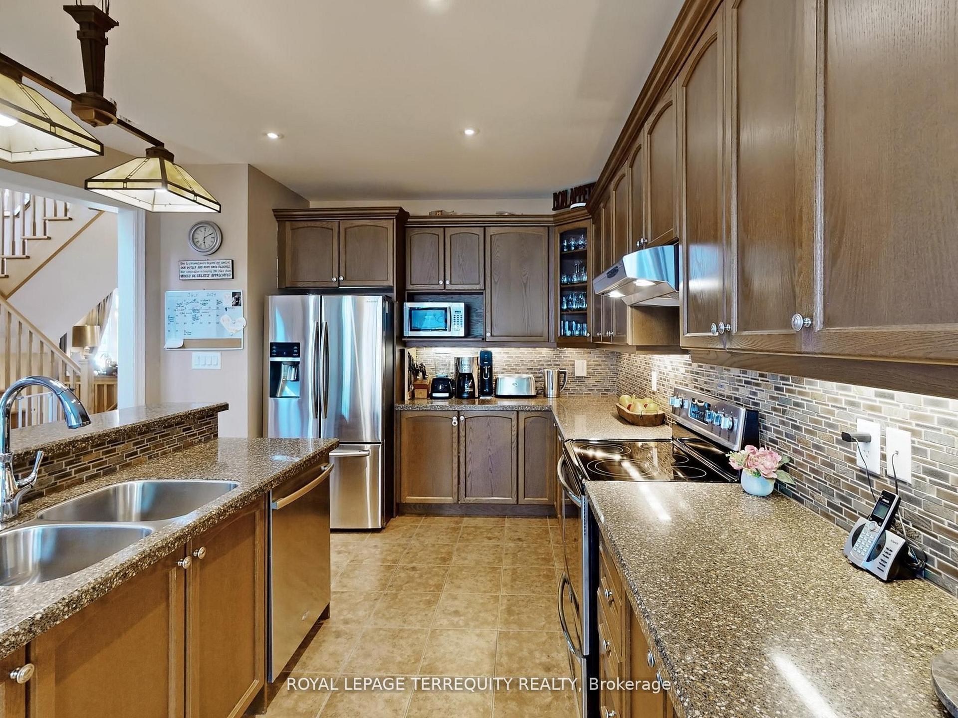 Photo 16 of 355 Giddings Crescent, Milton, Scott — HOMEH